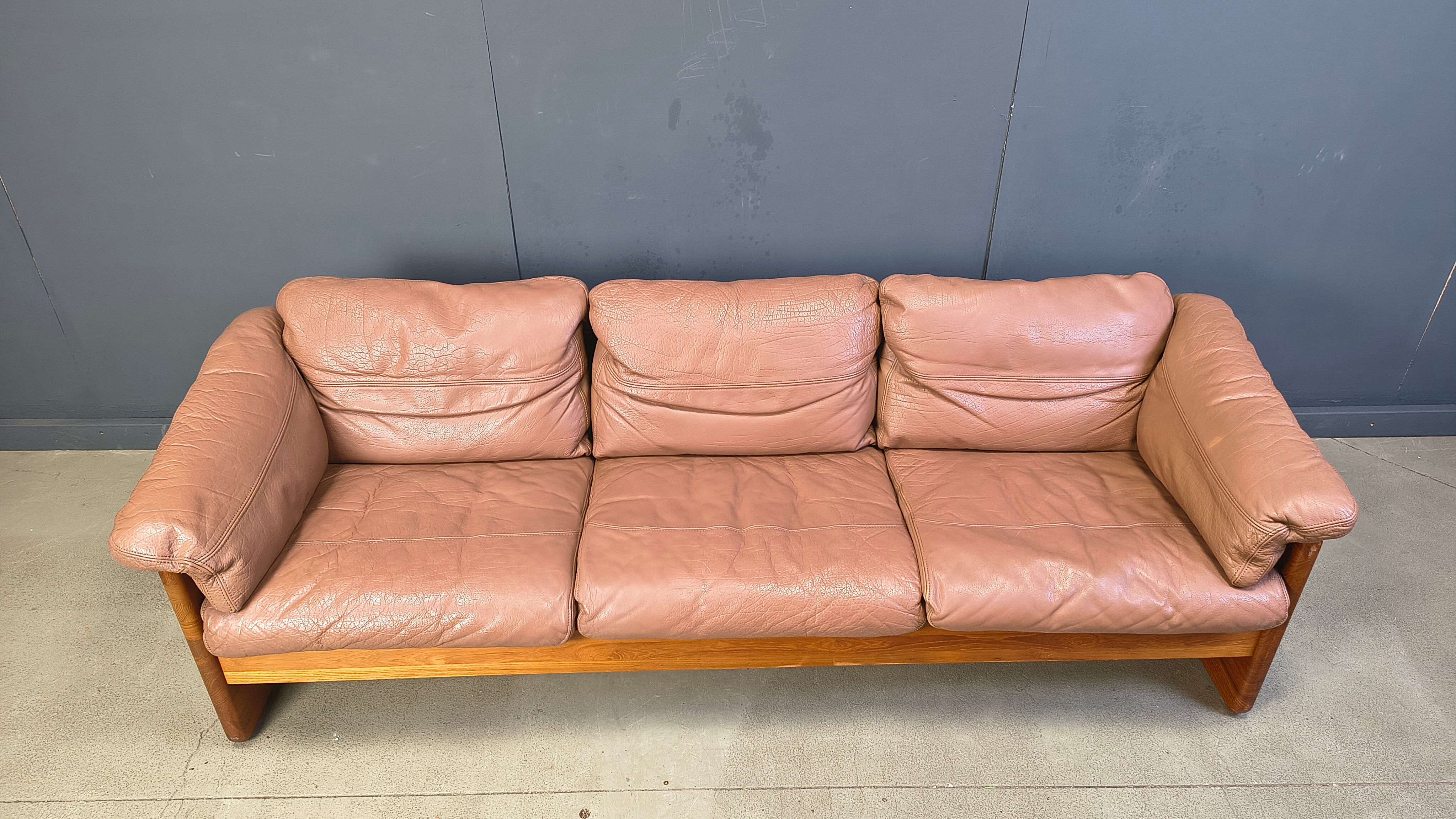Canapé 3 places en cuir danois et teck par Mikael Laursen, années 1970.