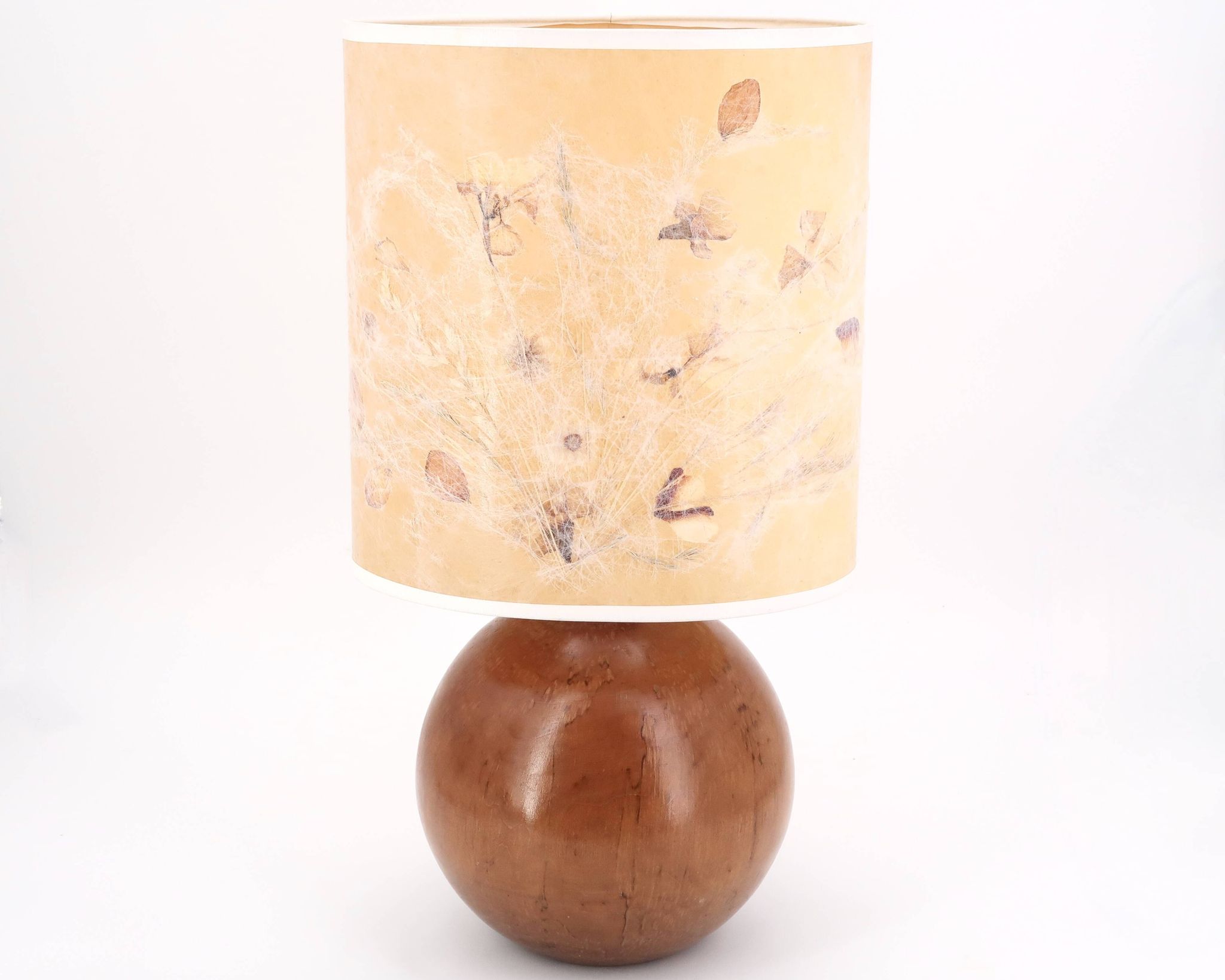 Lampe boule en bois, abat jour avec fleurs séchées