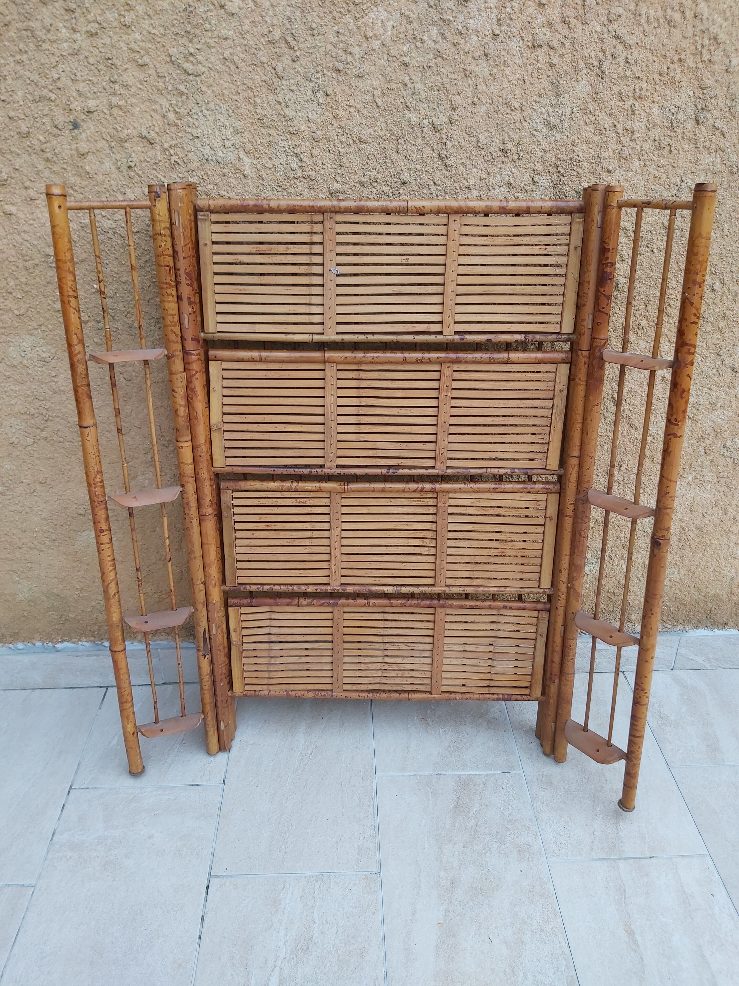 Étagère pliable en bambou et rotin