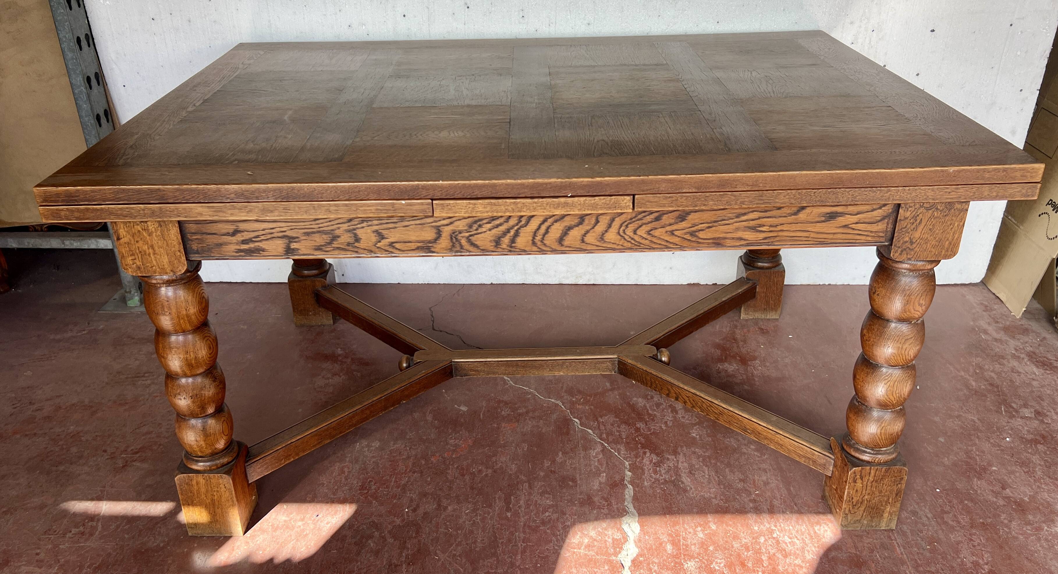 Renaissance-style solid oak table, 20th century.