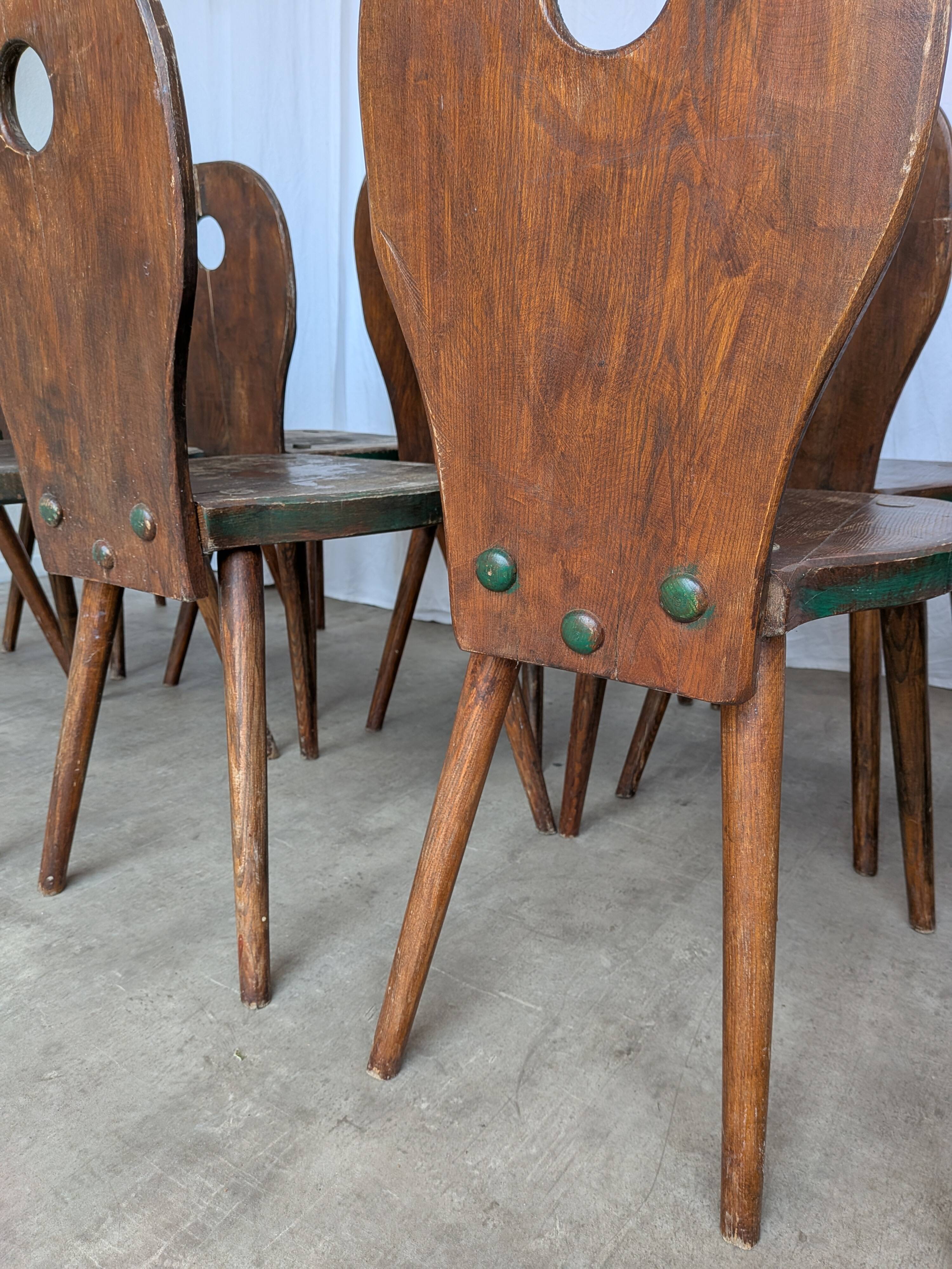 8 chaises brutalistes vintage en bois