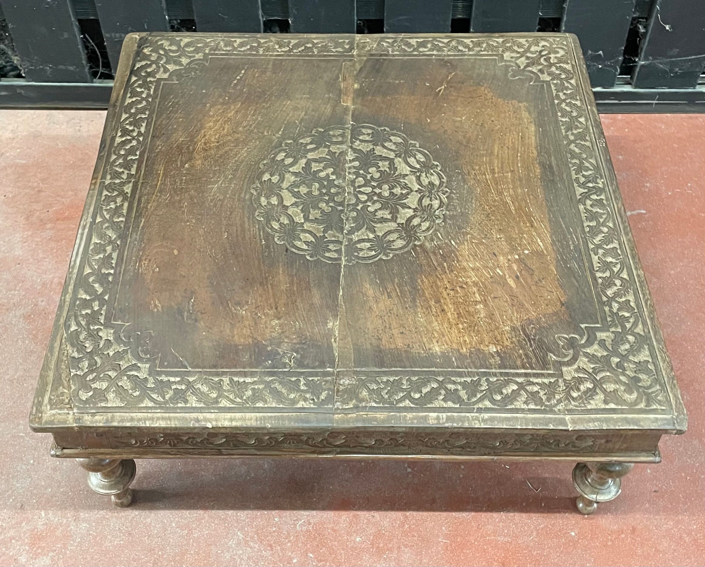 Ancient india square coffee table in solid teak wood decorated with a rosette