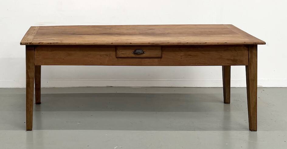 Solid walnut table - Tapered legs