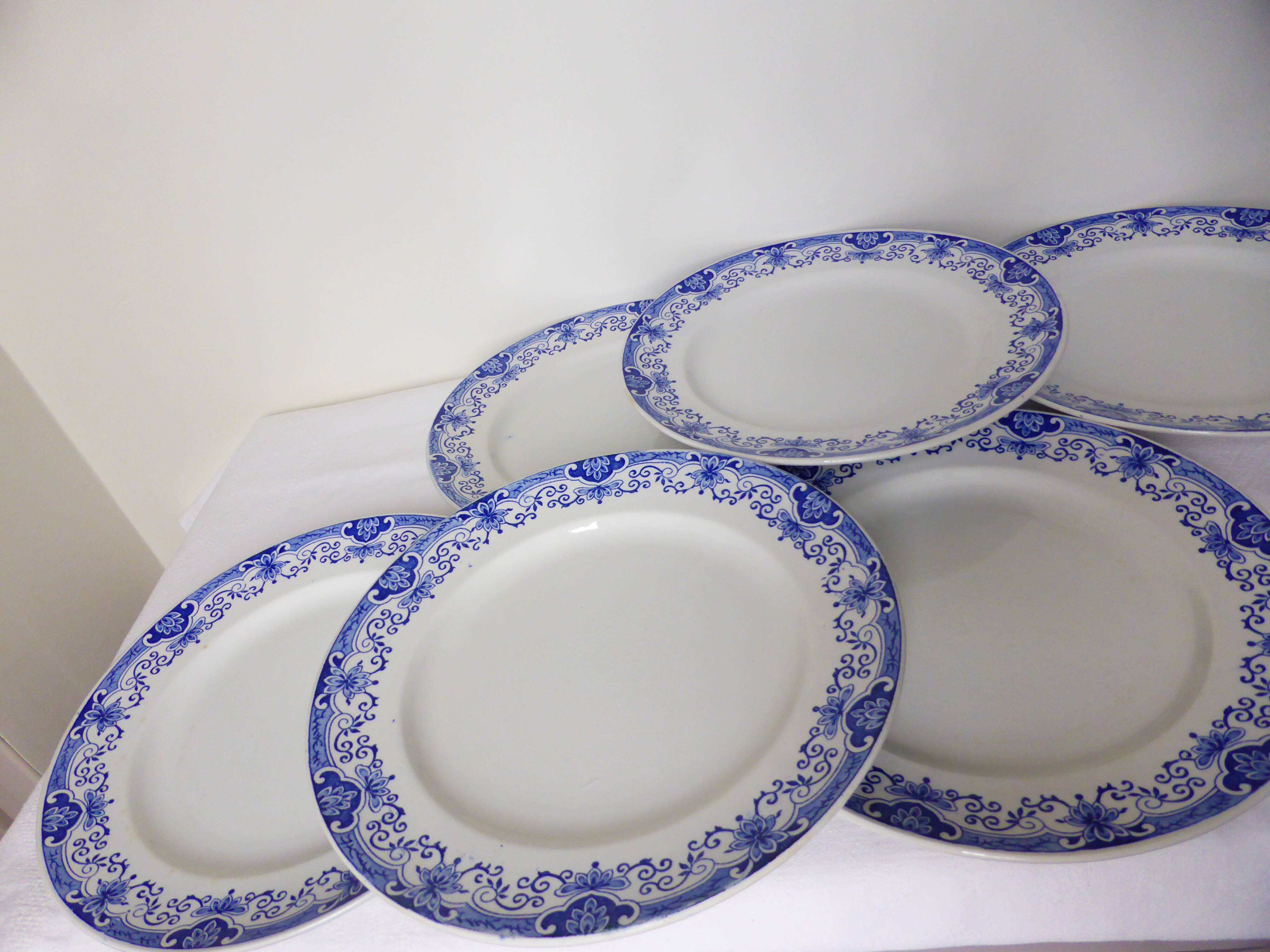 6 flat plates from the Boch Frères La Louvière porcelain model Dina