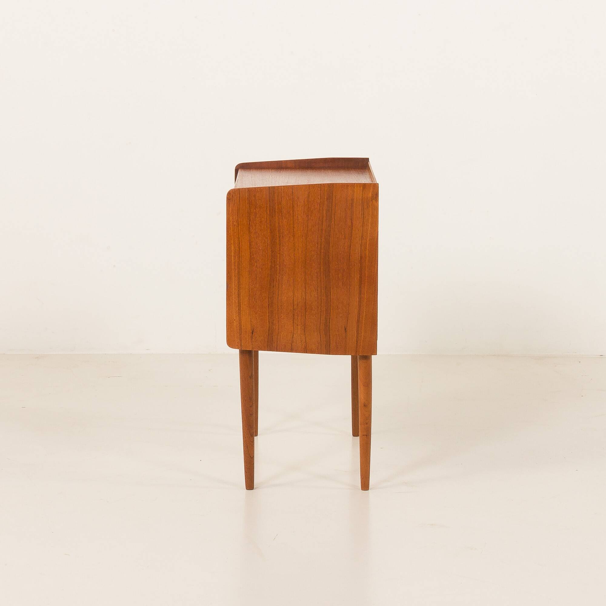 Commode, table de chevet danoise en teck, années 1960