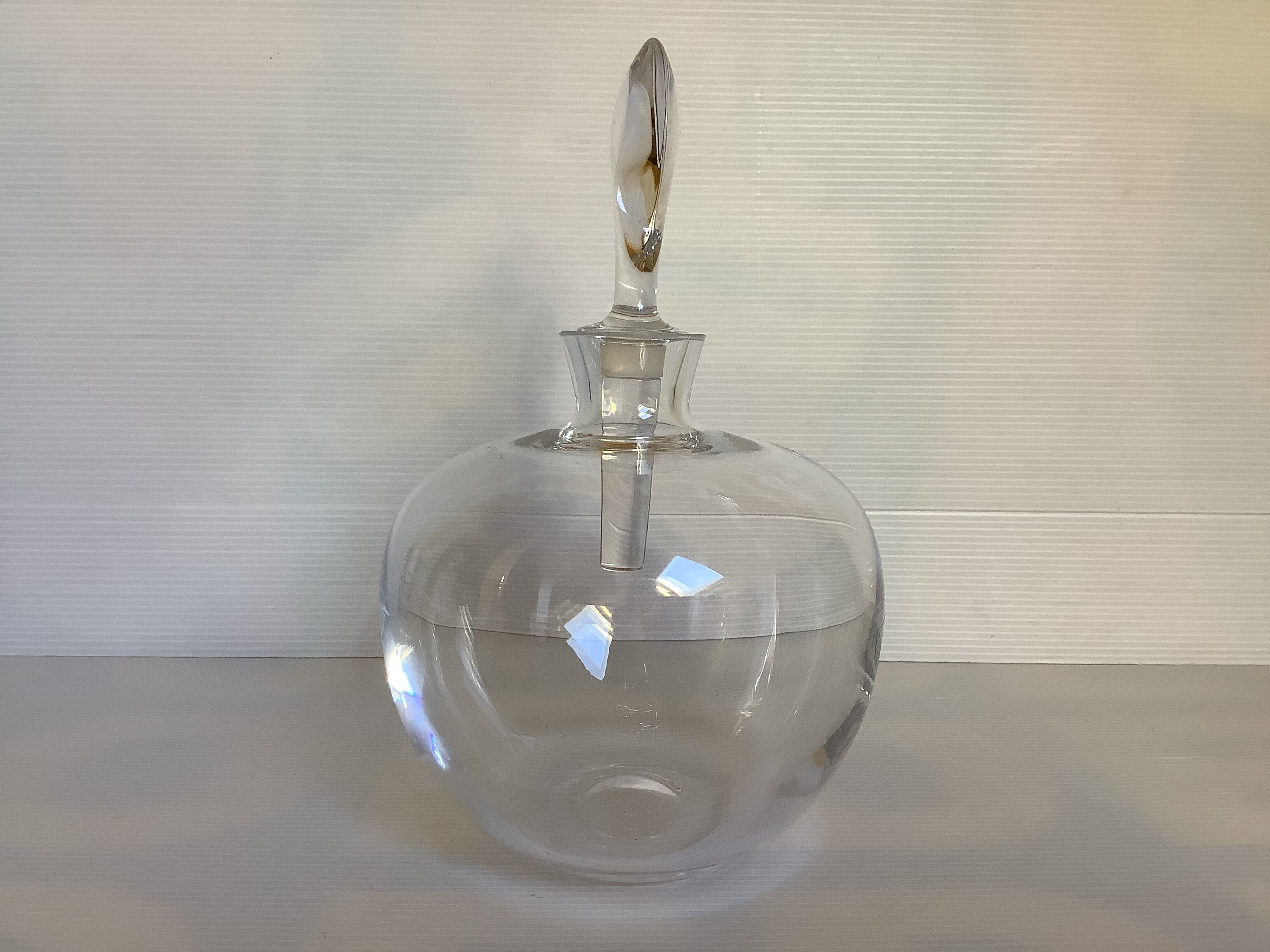 Apple-shaped carafe
