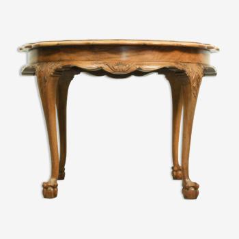 Coffee table in Baroque style, mid century, with claw foot legs, burl wood scalloped top