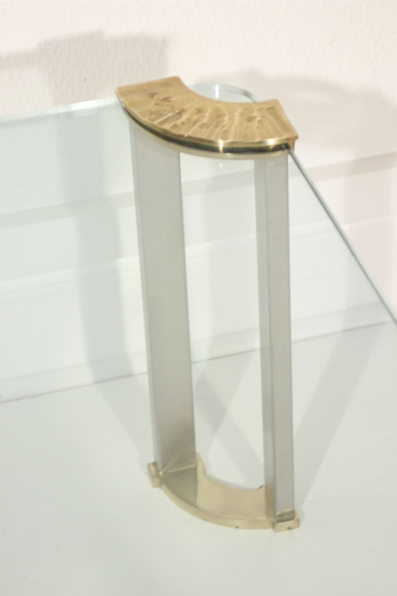 Table basse en bronze & verre trempé par Peter Ghyczy, 1970s