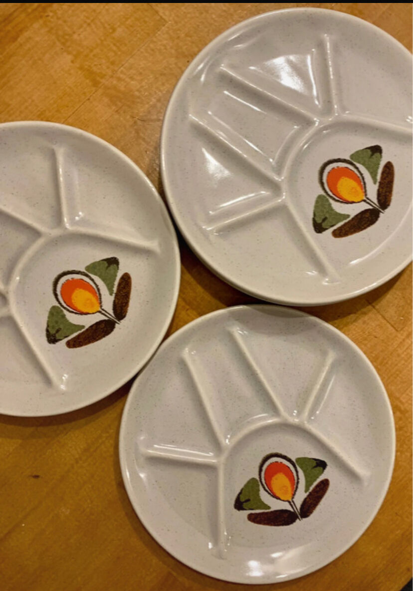 Burgundy fondue service