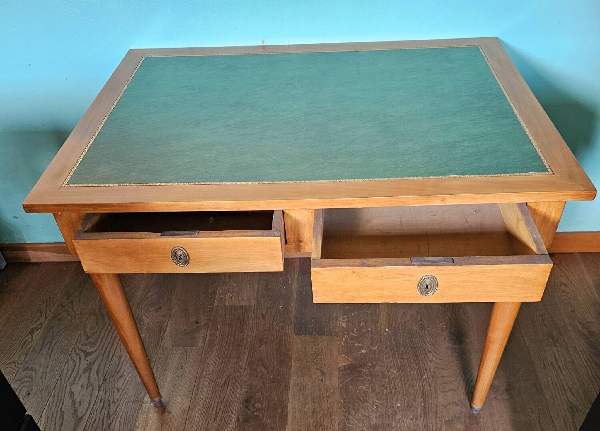 Bureau de style Louis XVI