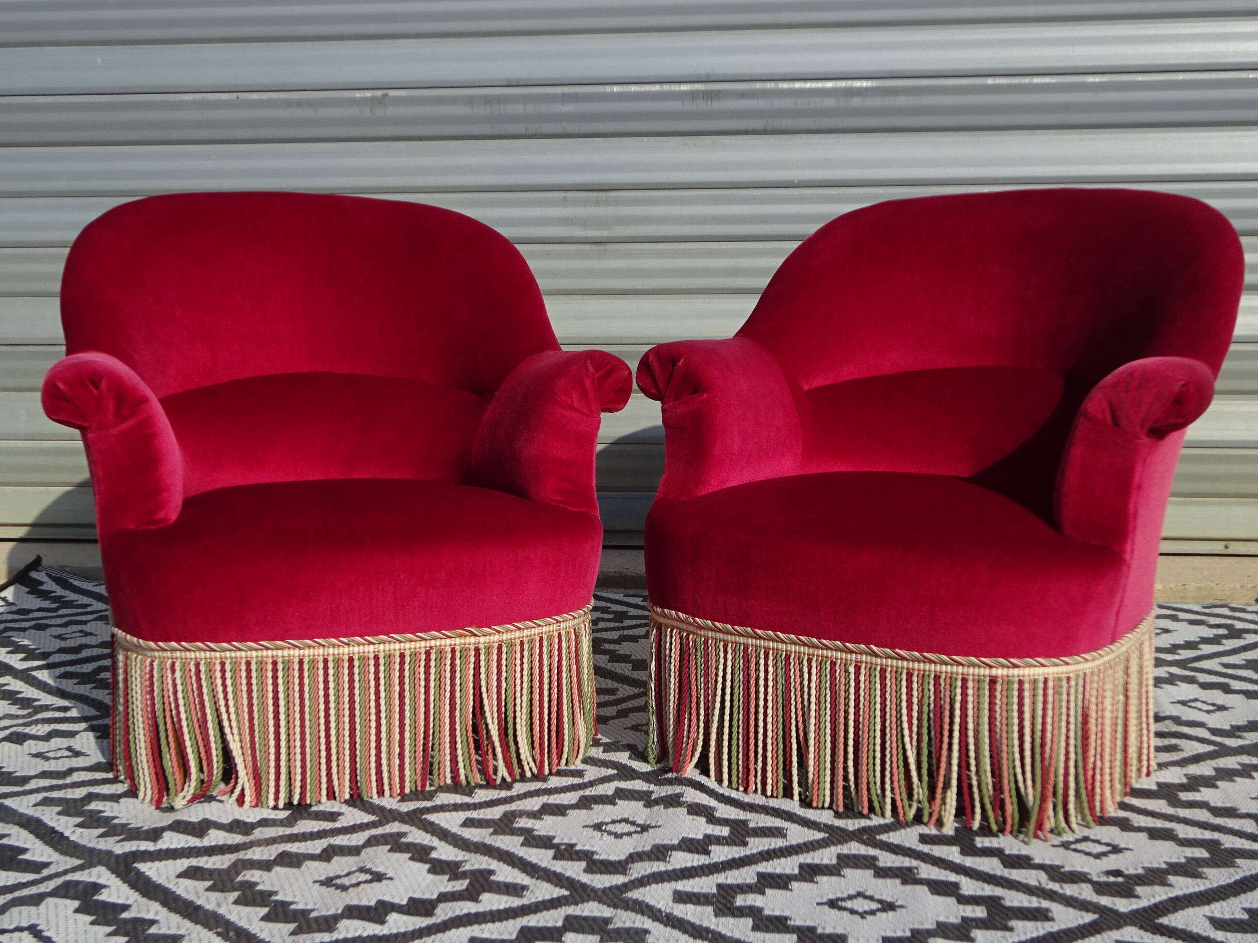 2 antique toad armchairs in red velvet