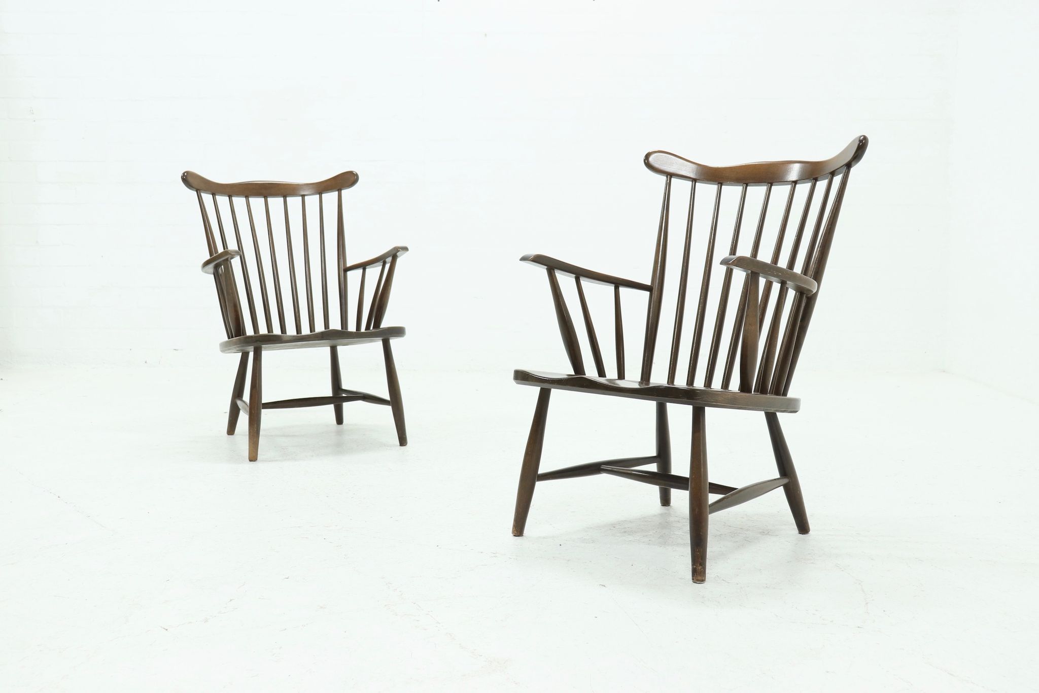 Fauteuil scandinave à dossier fuseau années 1960
