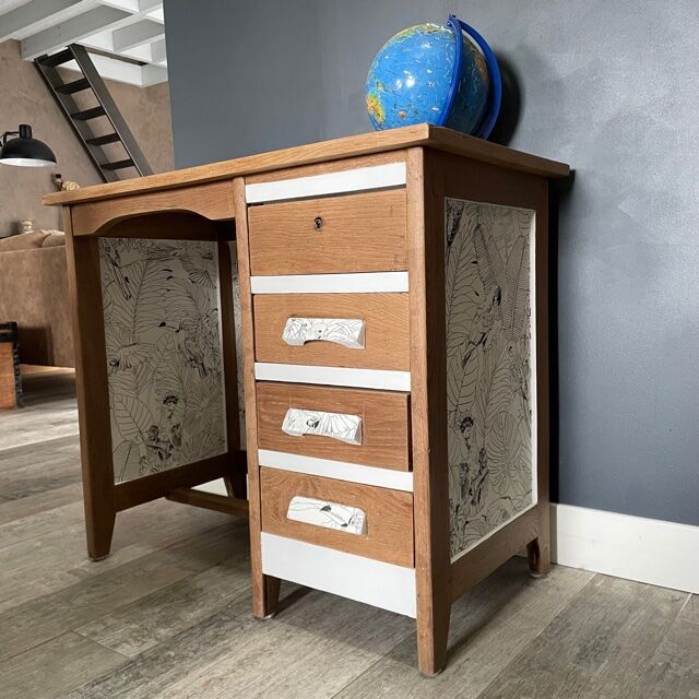 Children's desk