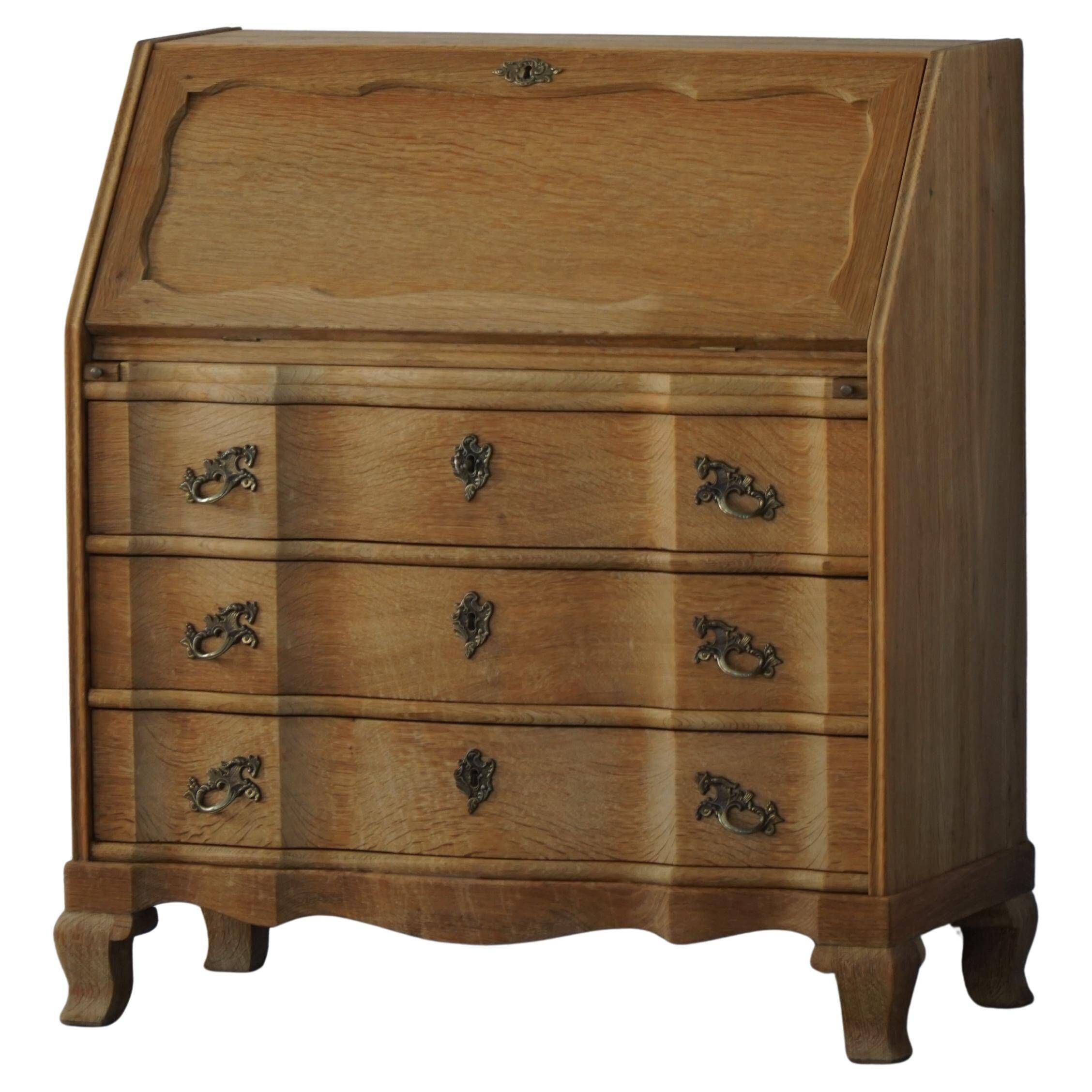 Milieu du 20e siècle, Danis Modern Oak Drop-Front Secretary Desk / Bureau