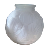 vase art déco motifs fleurs clochettes en verre moulé blanc opaque