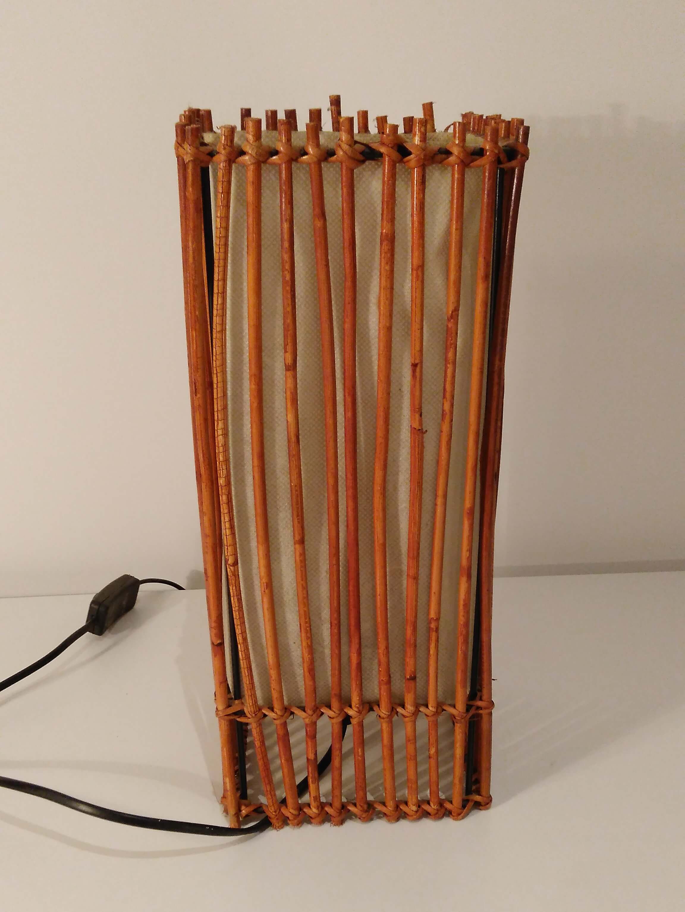 Lampe à poser en osier et lin