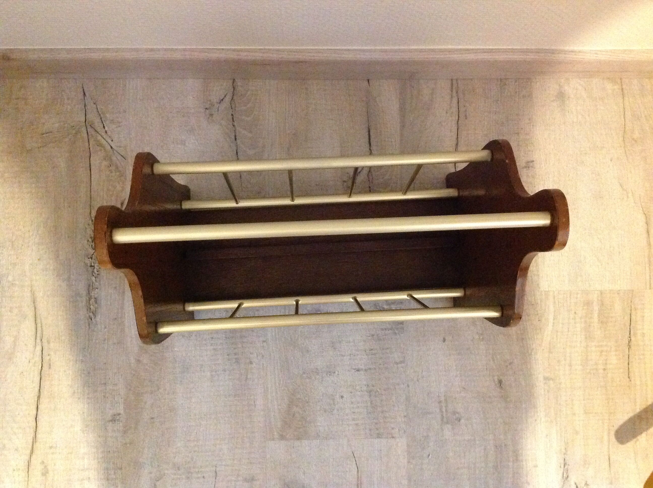 Magazine holder in gilded metal and wood imitation teak / vinatge 60s-70s