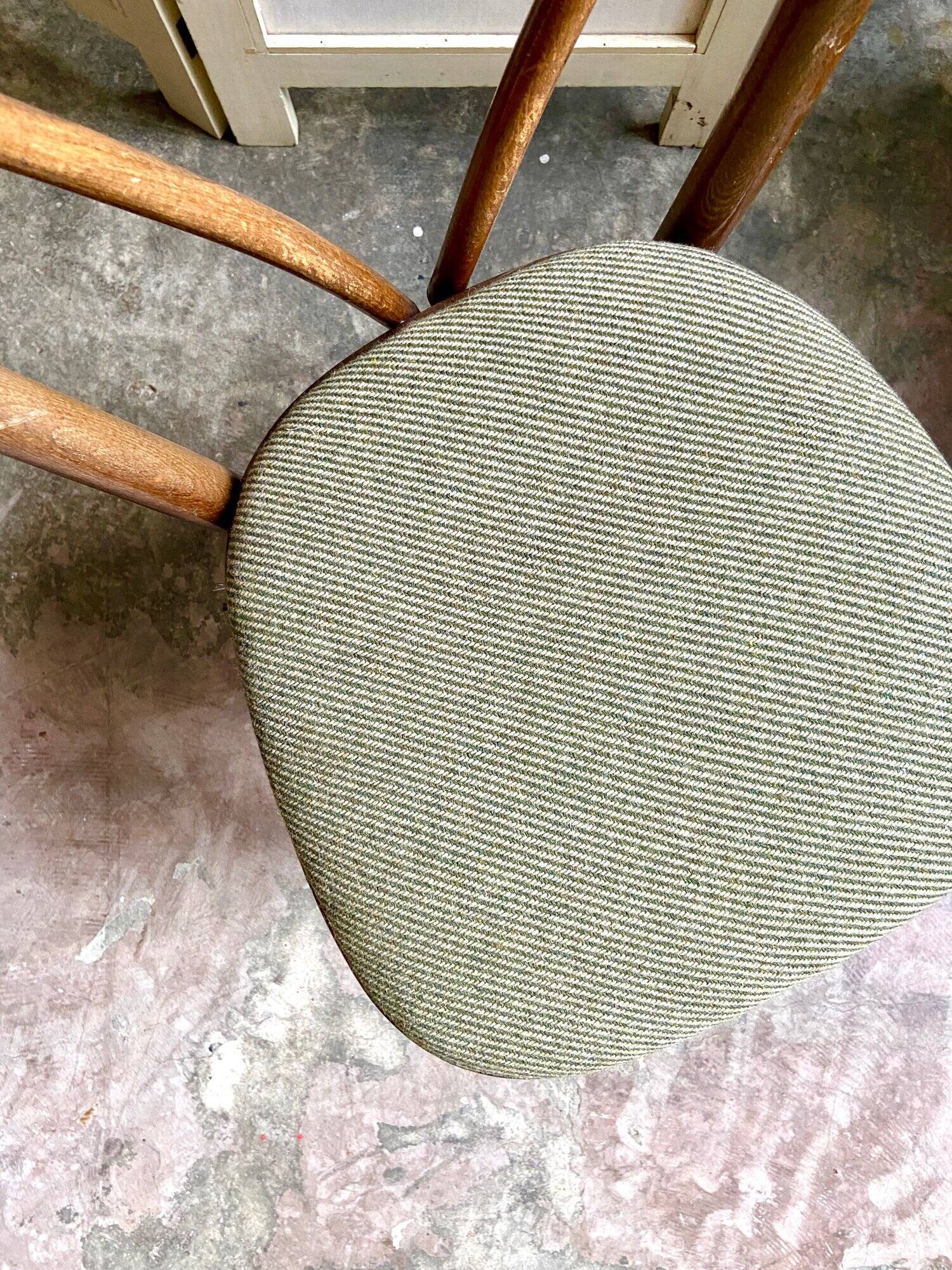 Heart bistro chair in beech and green wool