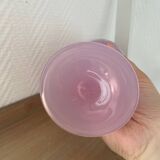 Vase en opaline mauve