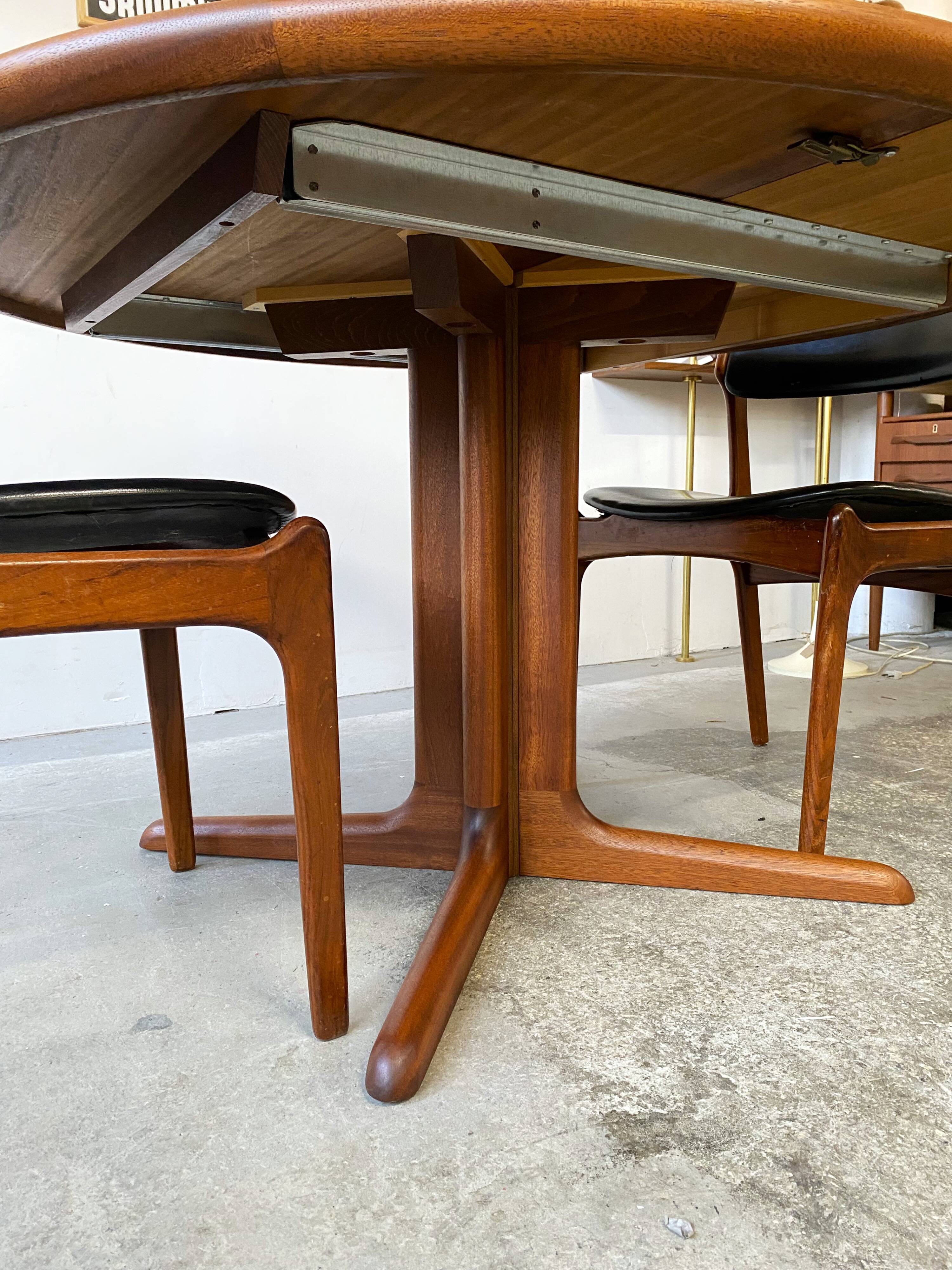 Round Extendable Table, Denmark 1960s/1970s, Mid-C, Vintage