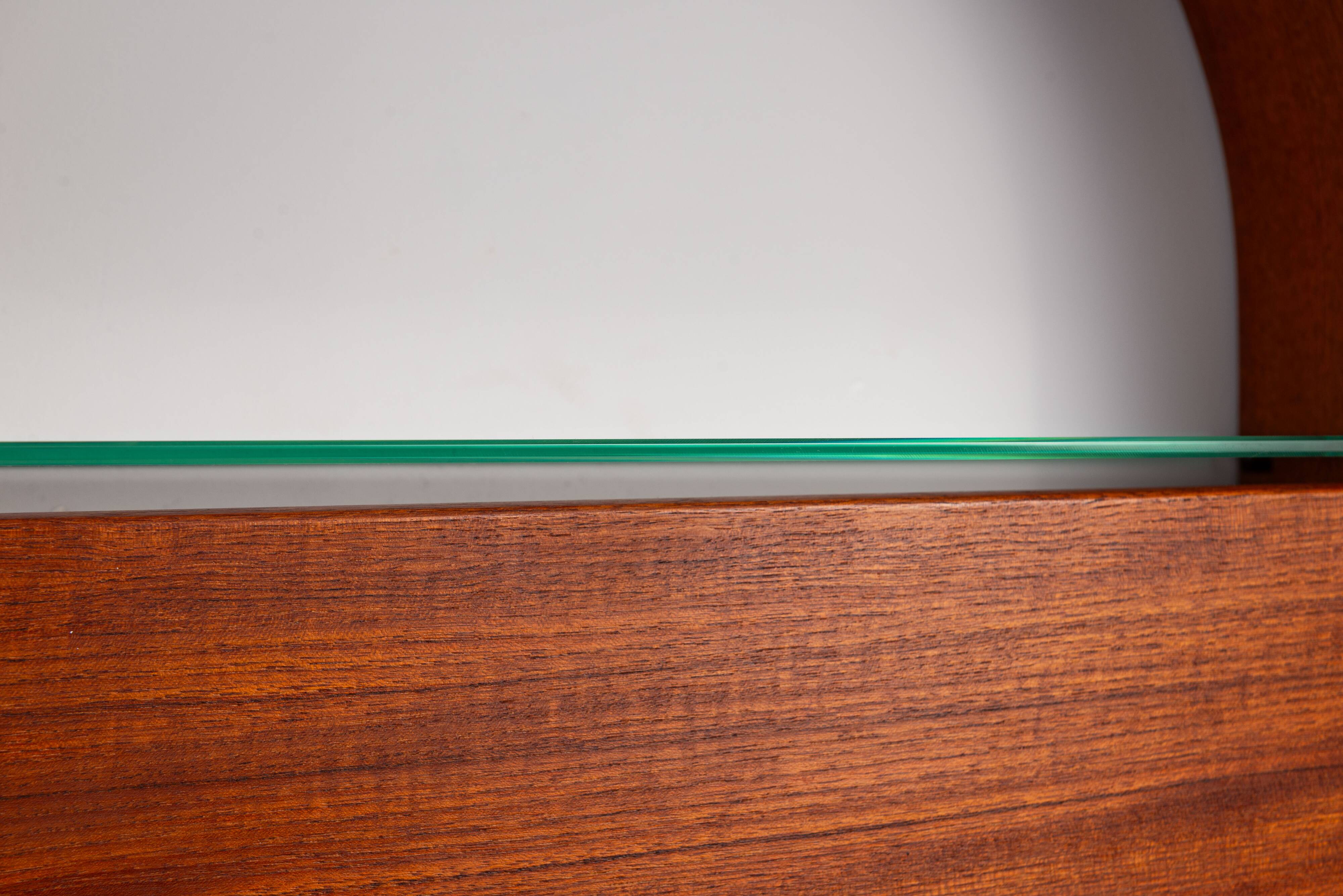 Domus wall console with lighting and glass