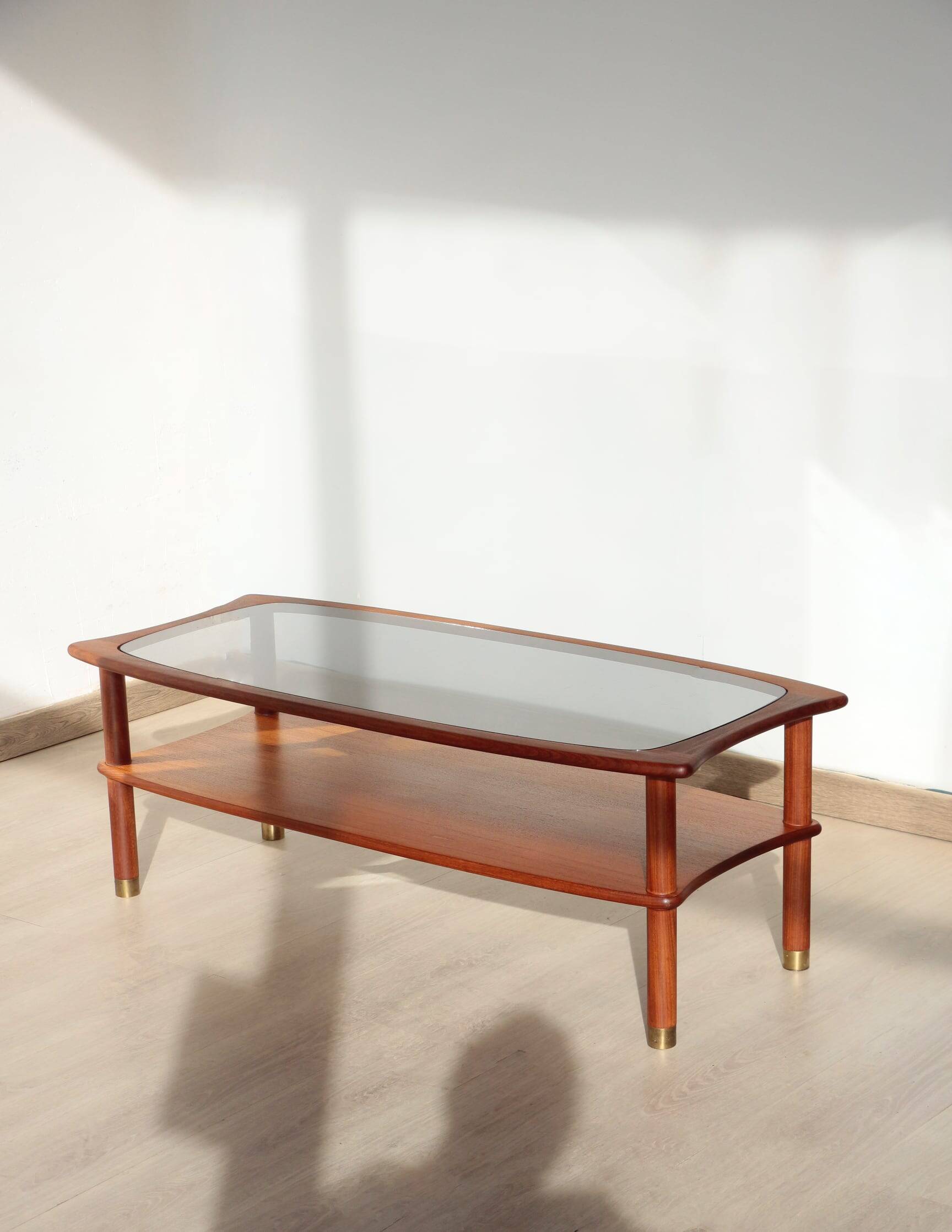 Table basse vintage G Plan - E Gomme -  en teck et verre fumé