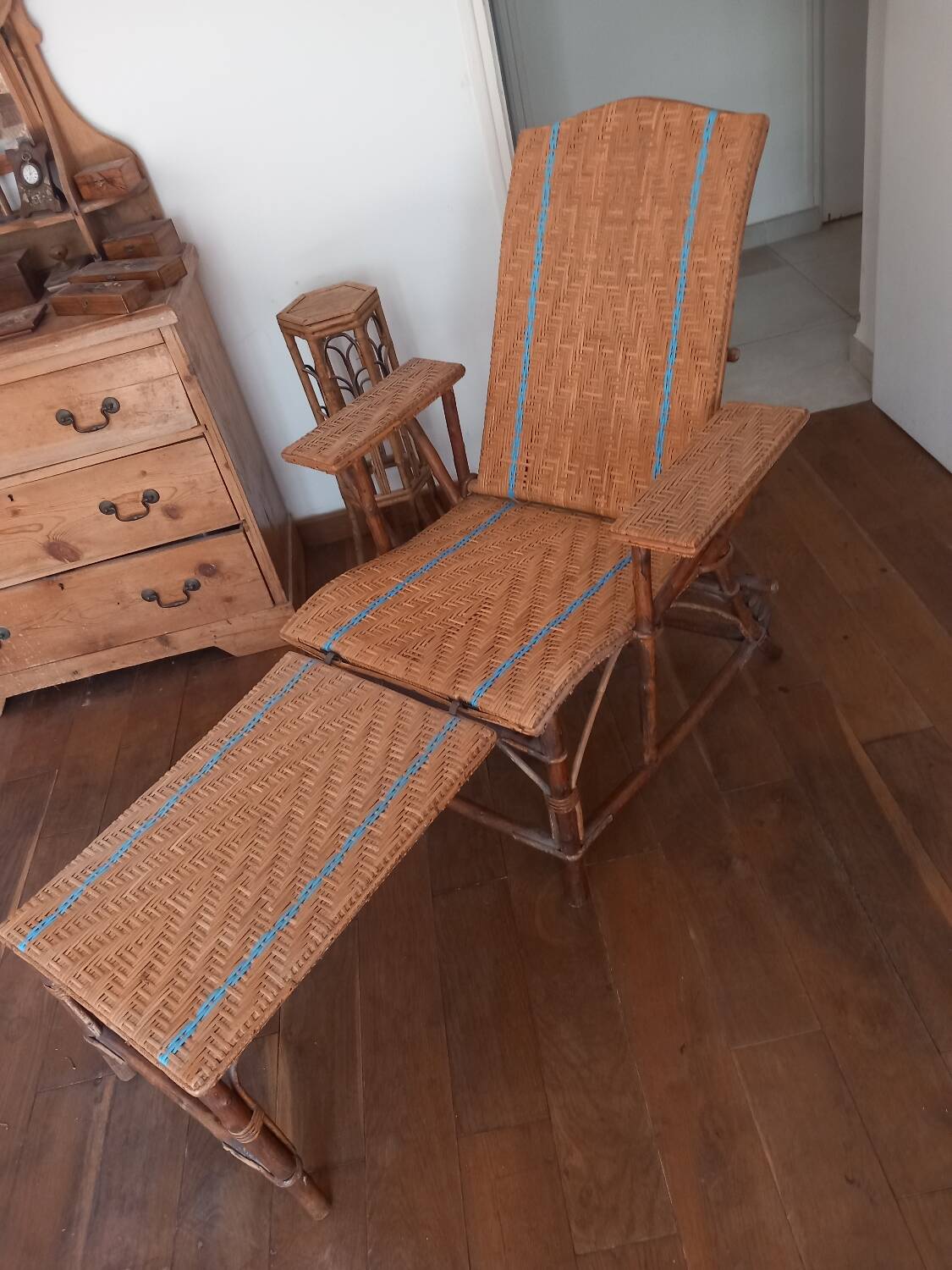 Rattan lounge chair