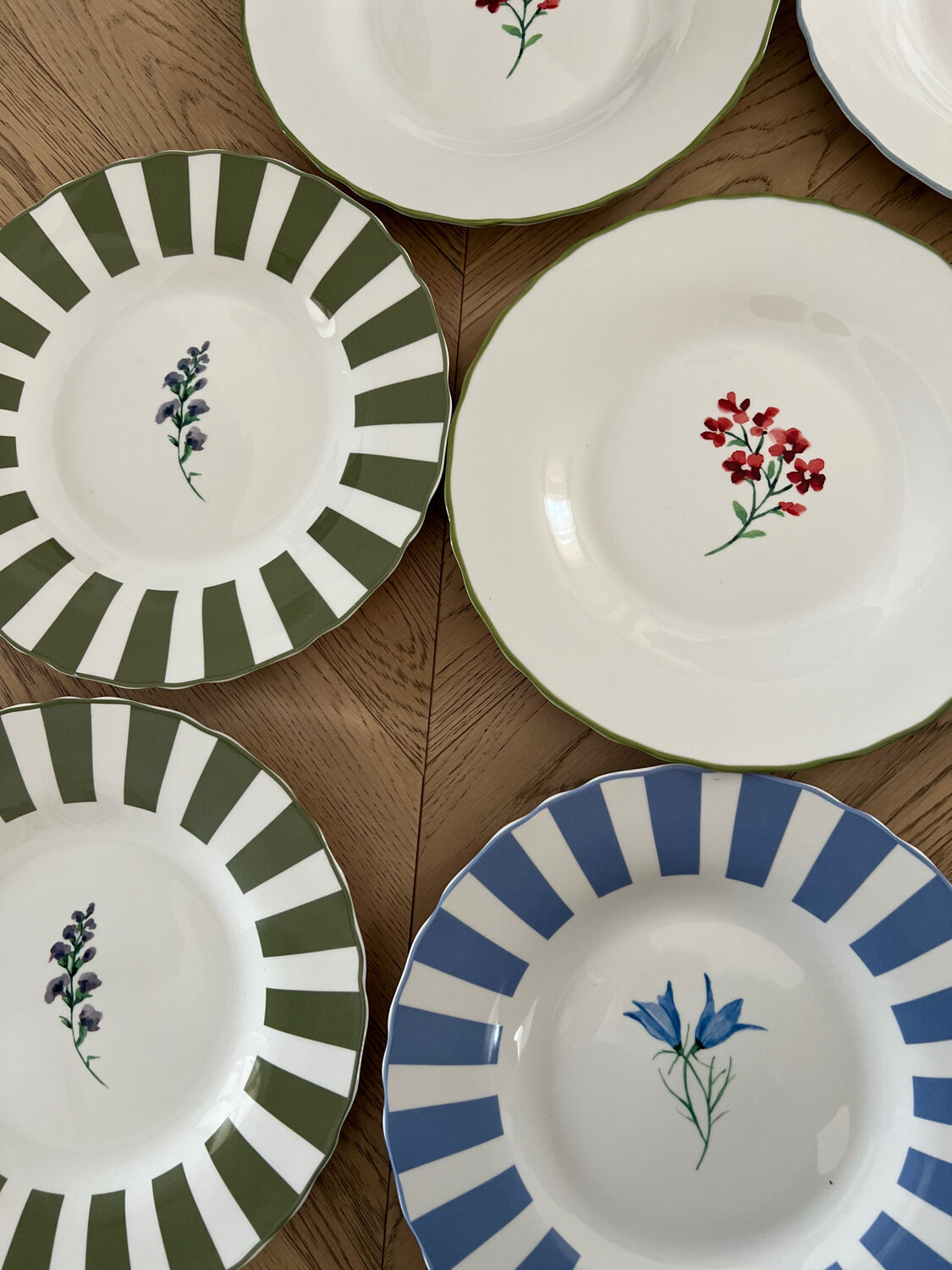 Vintage floral plates, country chic bohemian style.