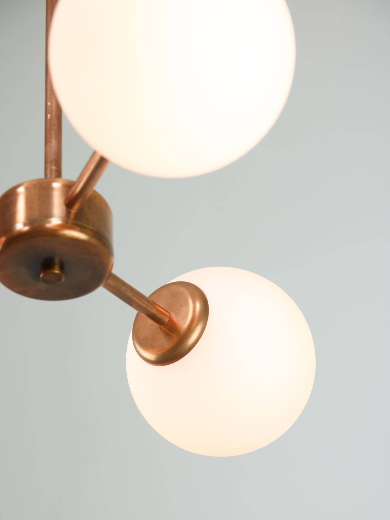 Mid-Century Modern Italian Chandelier in Copper and Opaline Glass, 1960s