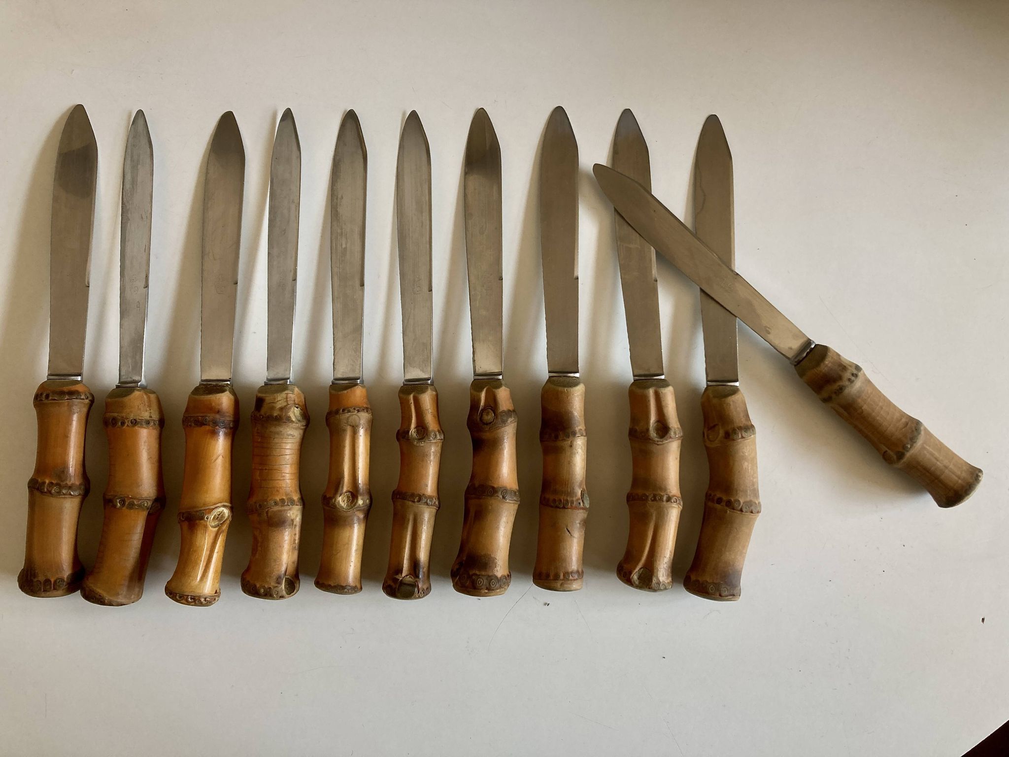 set de 11 couteaux manche bambou 1960 Riviera