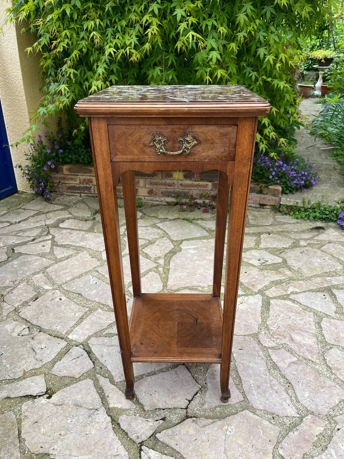 Chevet ancien, plateau en marbre