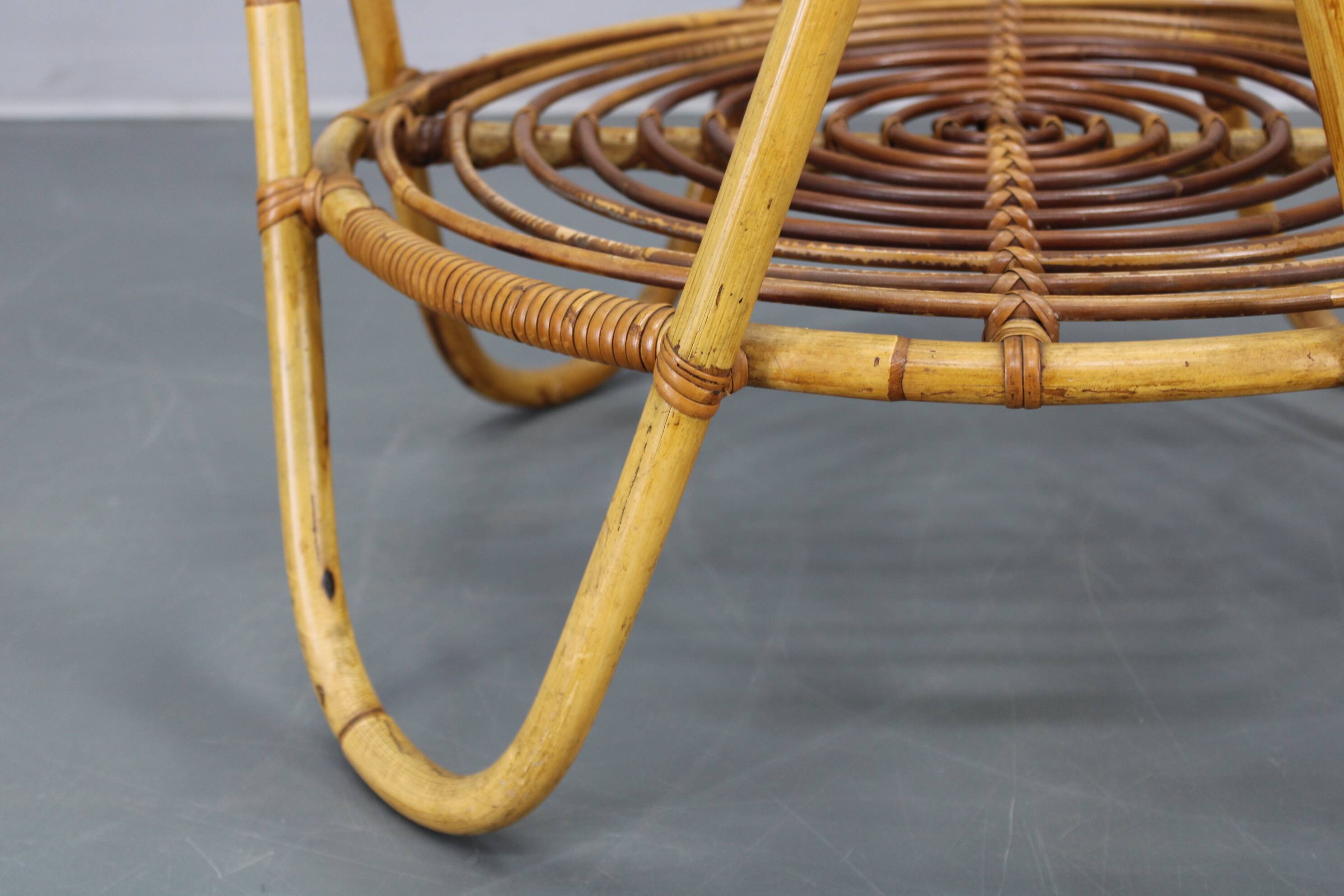 1960s Italian rattan coffee table with glass top, mid-century round design