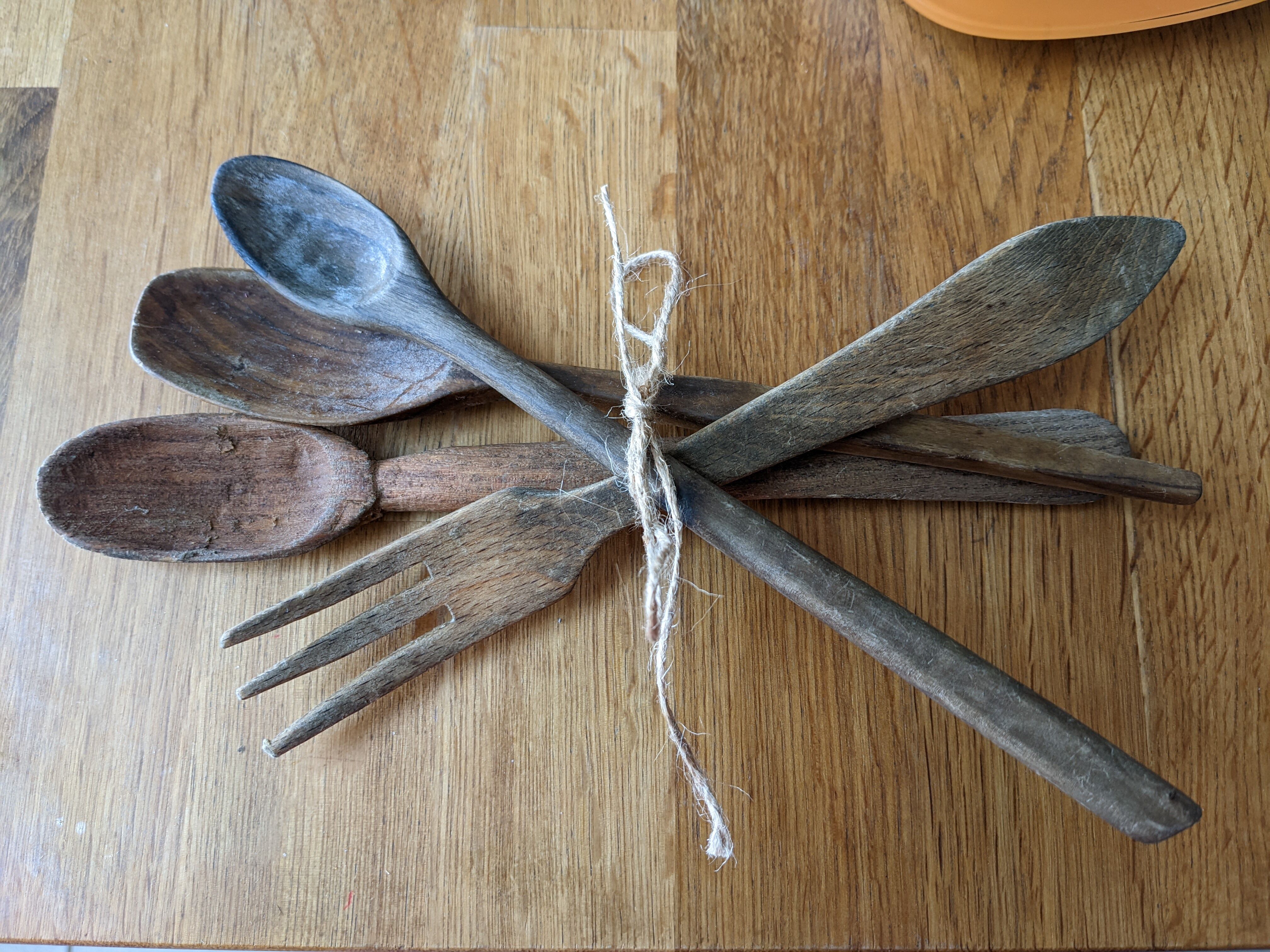 Lot de 4 couverts en bois vintage