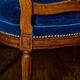 Paire de fauteuils de style Louis XVI rénovés en velours bleu