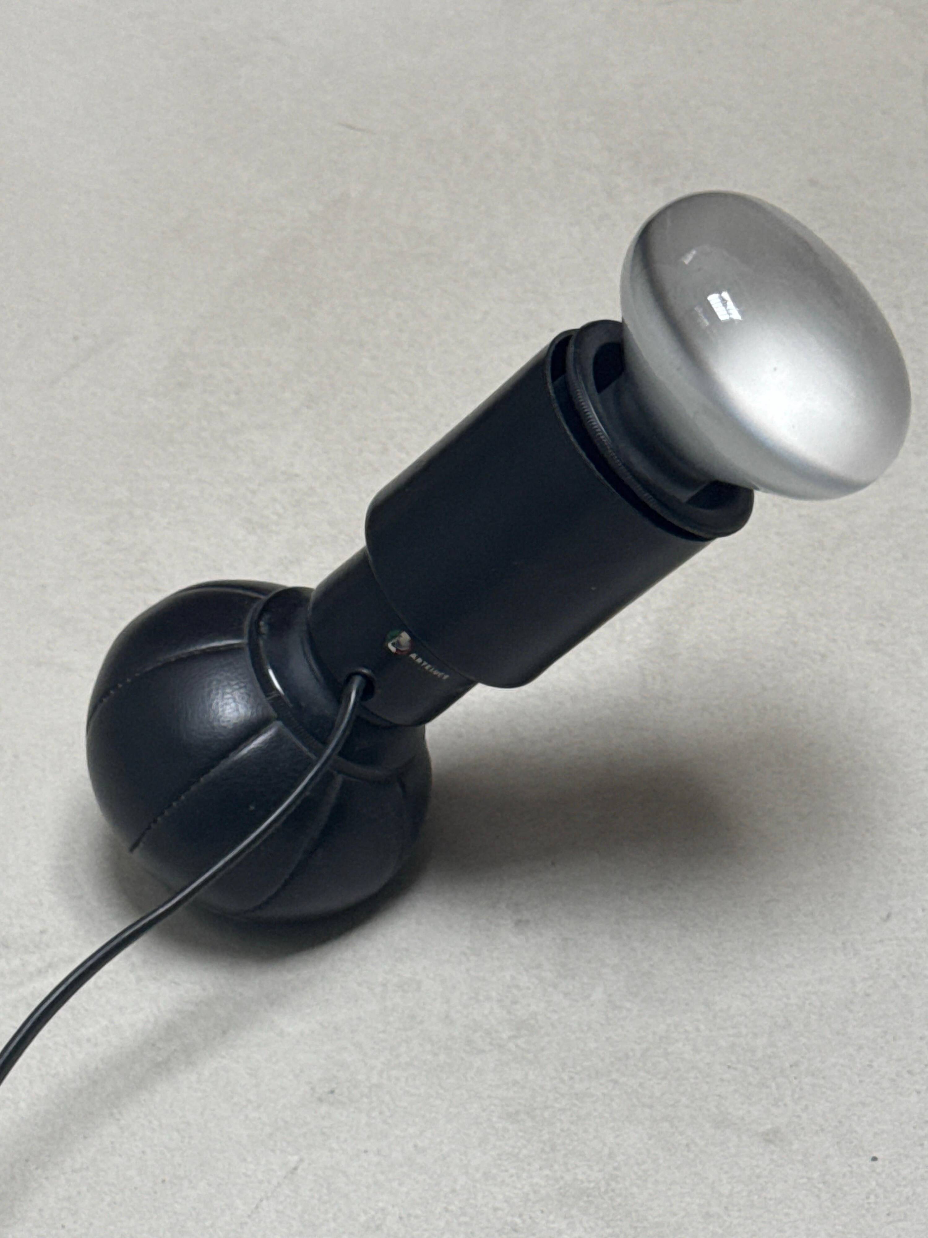 Vintage Italian 600 table lamp by Gino Sarfatti for Arteluce, black body & base