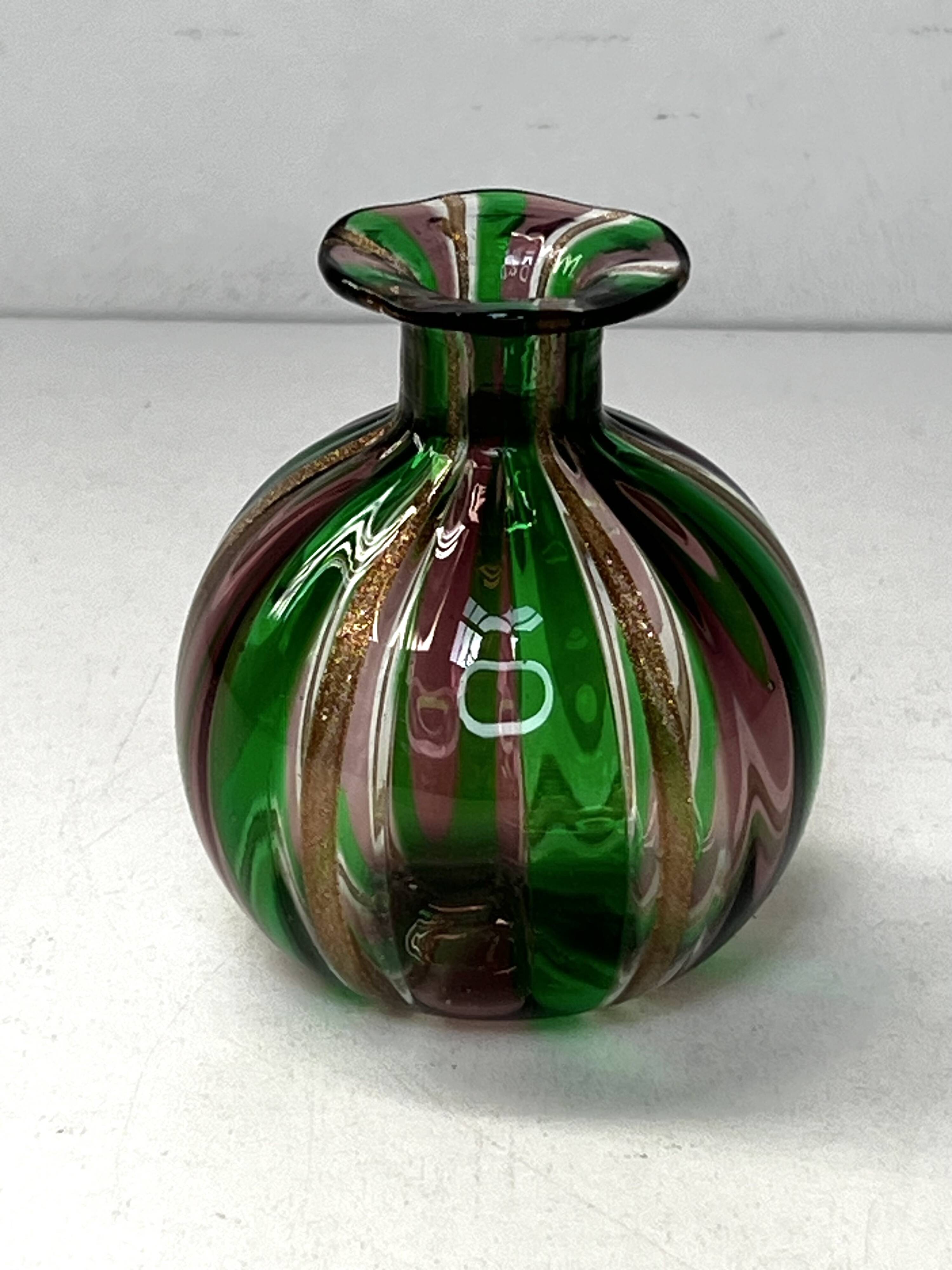 Small contemporary glass vase, 20th century design, murano, italy