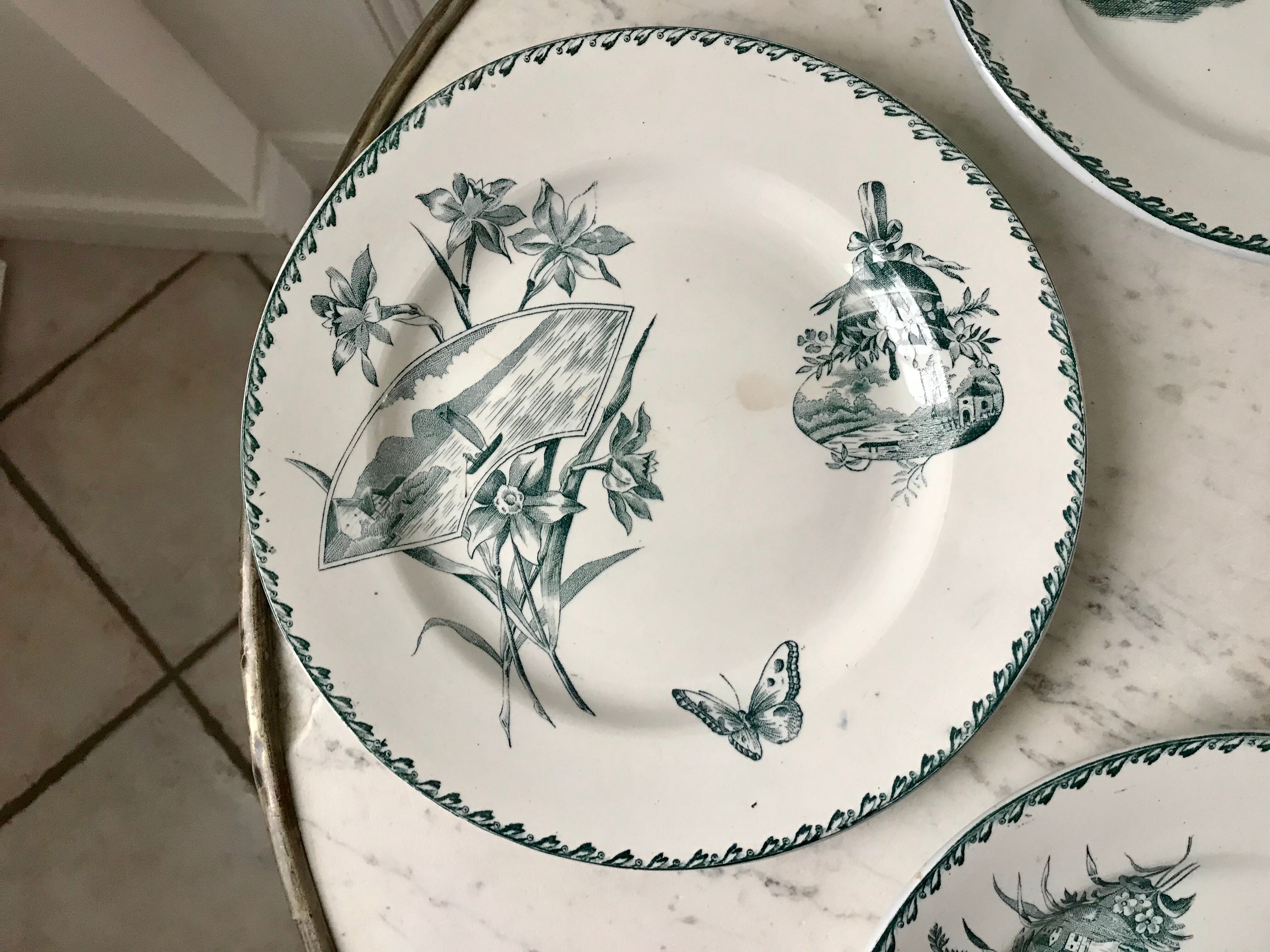 set of 4 flat plates Terre de Fer Saint-Amand model "Cartels" XIXth
