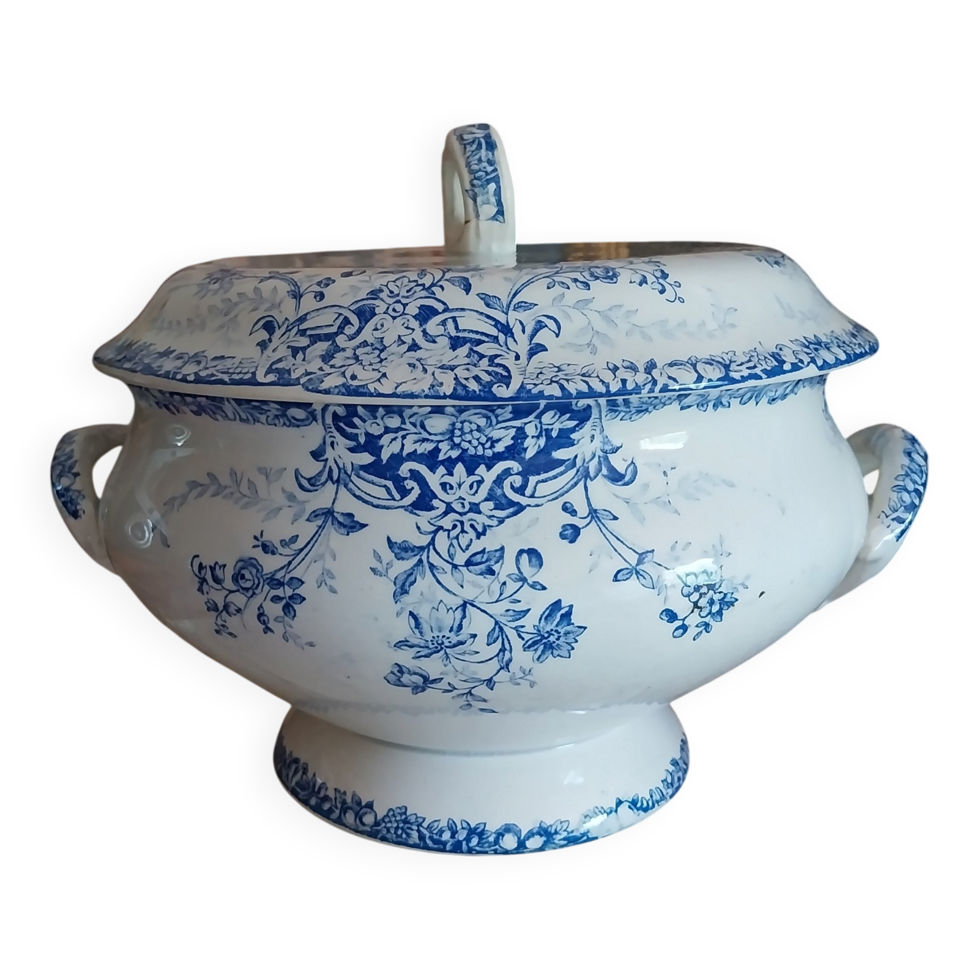 Old ironstone soup tureen St Amand