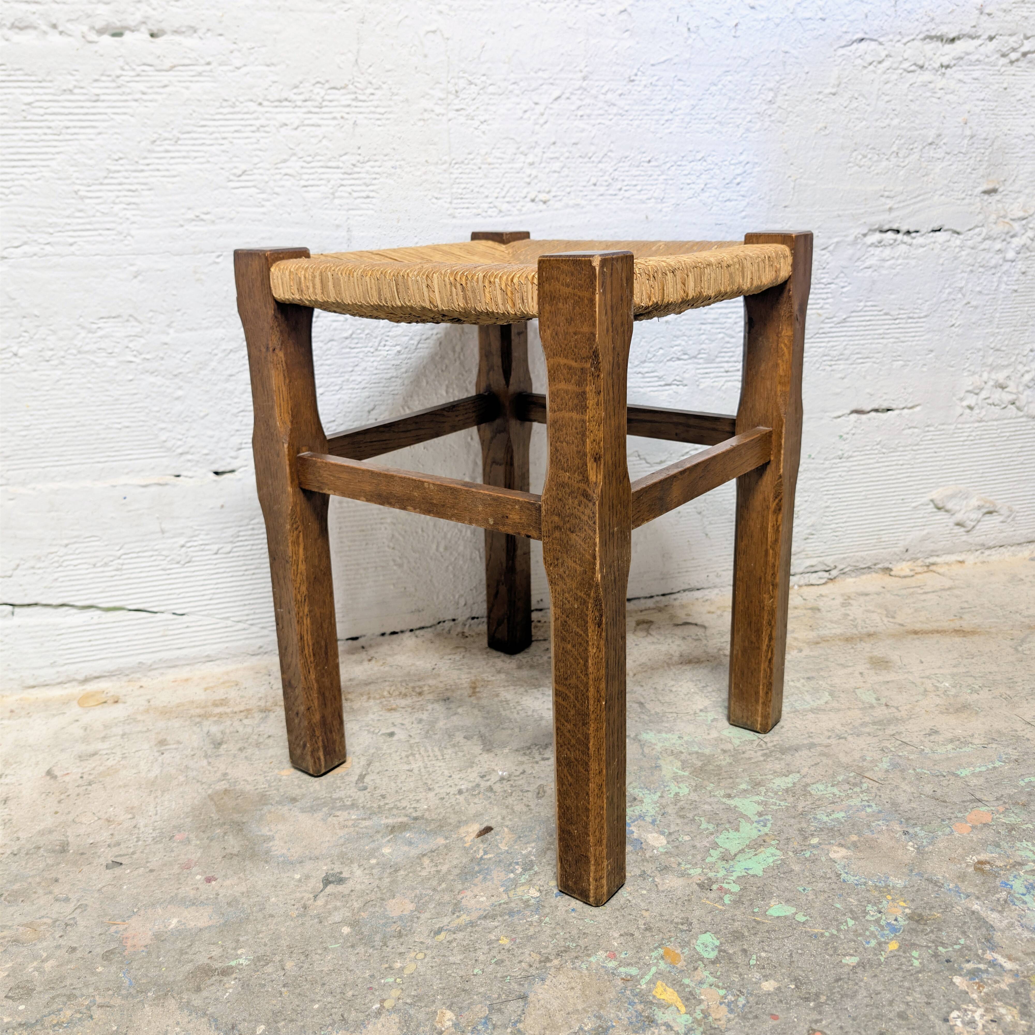 Square stool in wood and straw