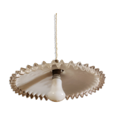 Suspension en opaline blanche à bords dentelés