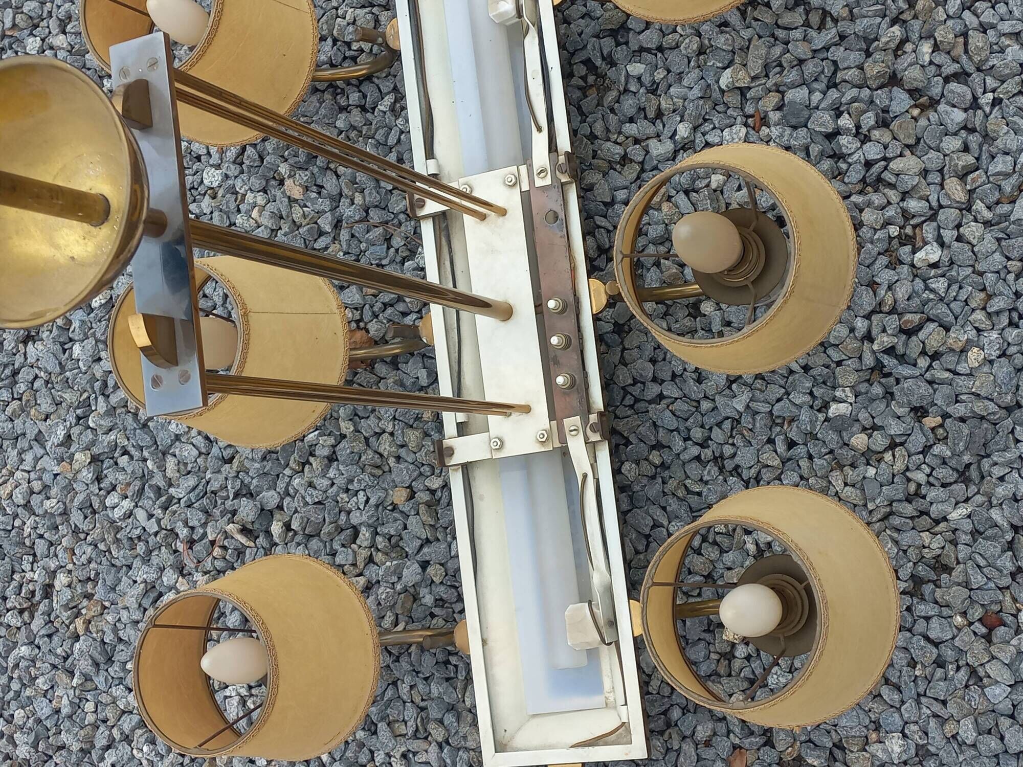 Vintage chandelier in gilded brass, chromed metal and plexiglass from the 1950s