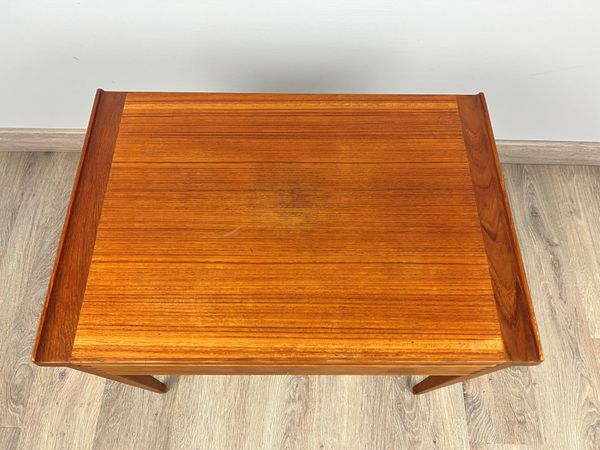 Table de couture scandinave en teck