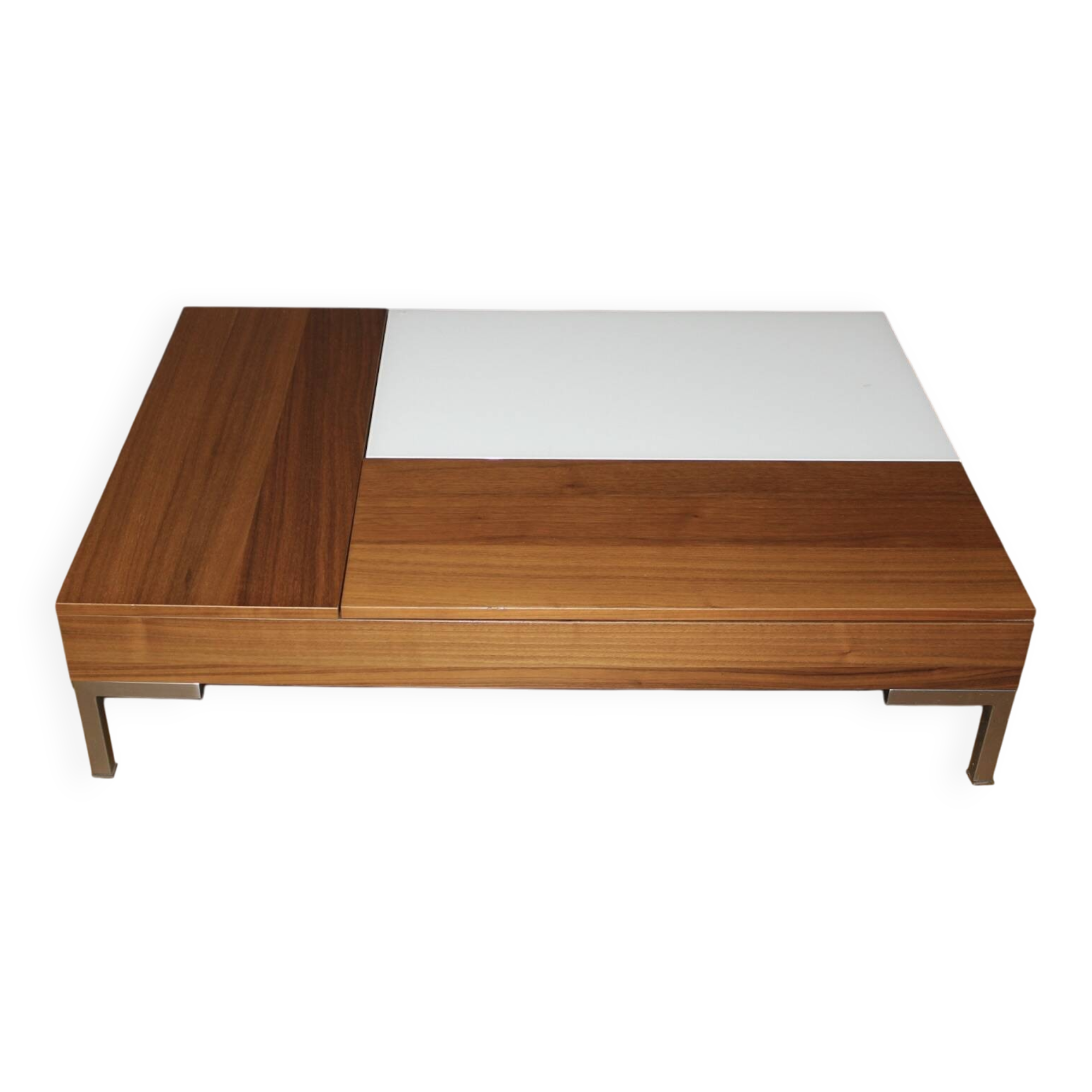 Coffee table model "Chiva" by Boconcept
