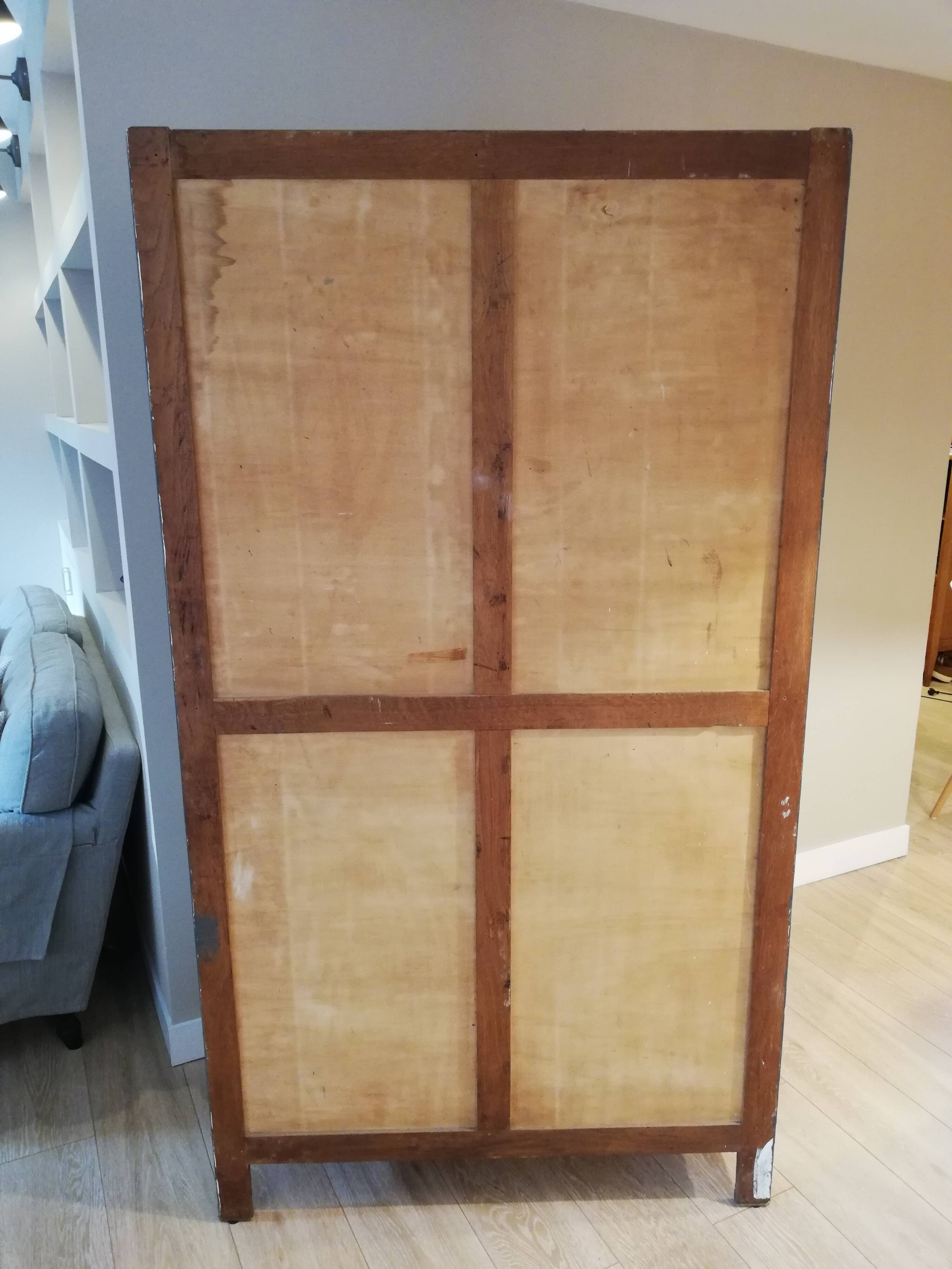 Glass cabinet in Paris