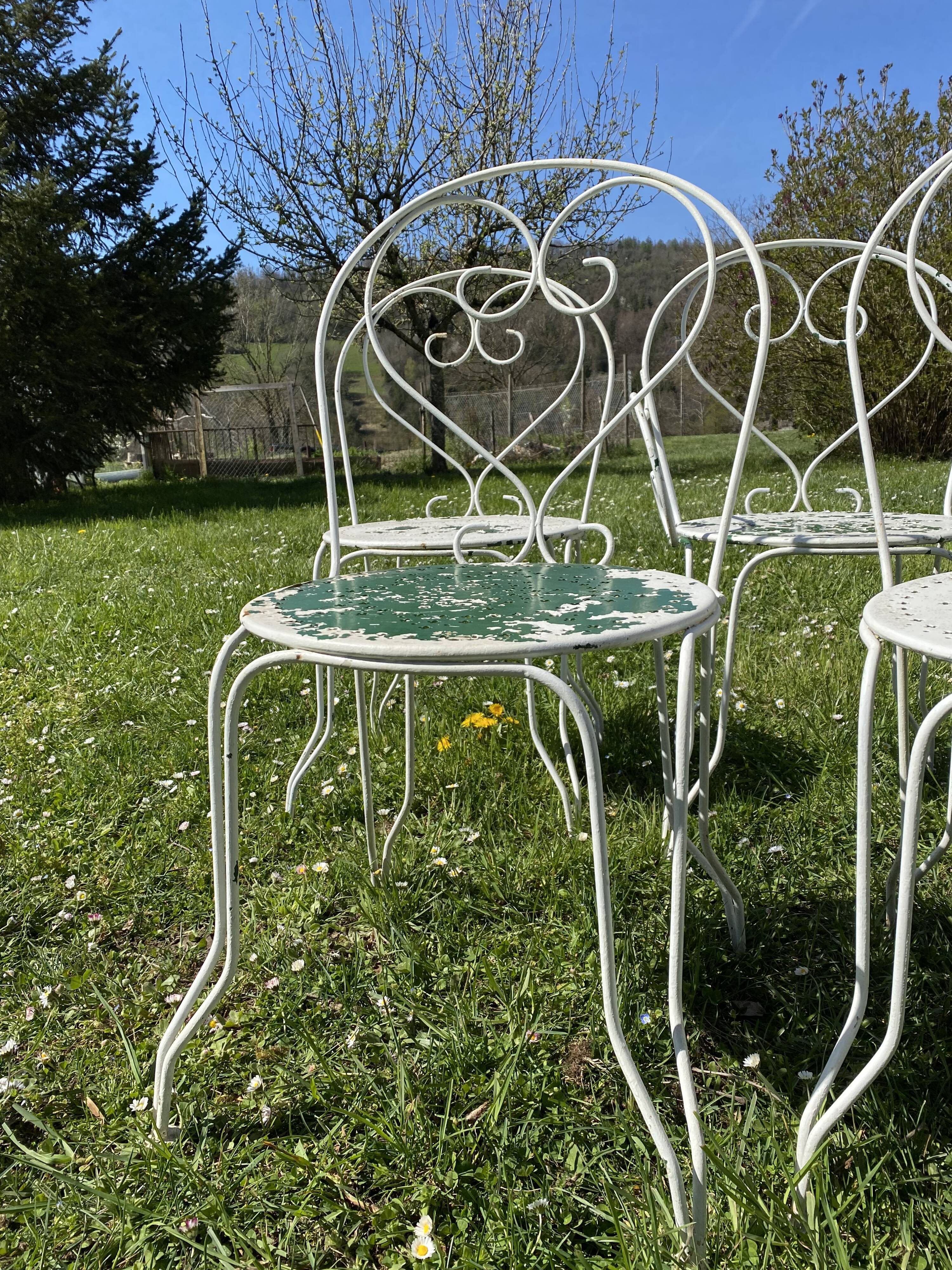 Set of 5 wrought iron garden chairs – openwork seats