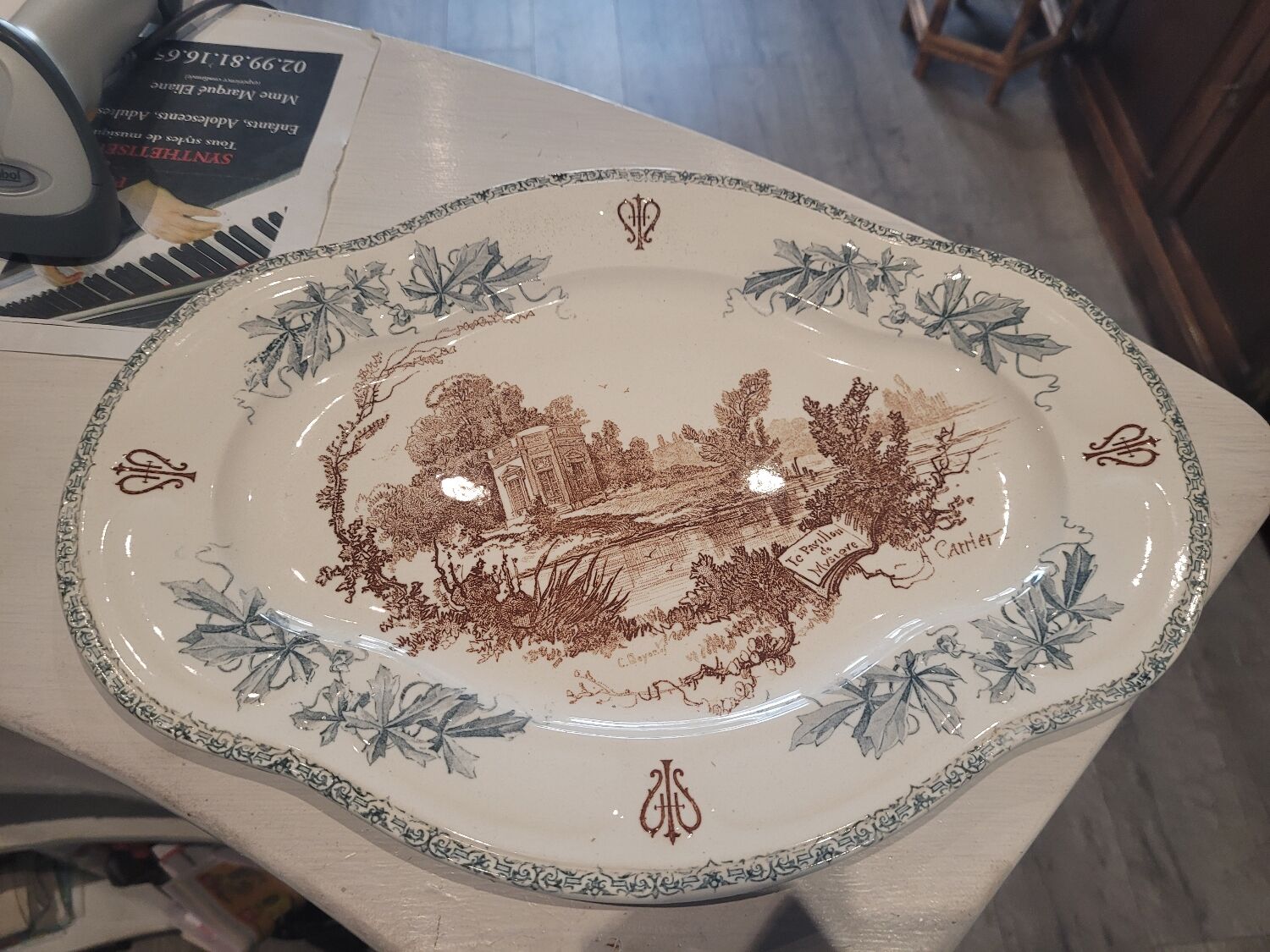 Earthenware dish