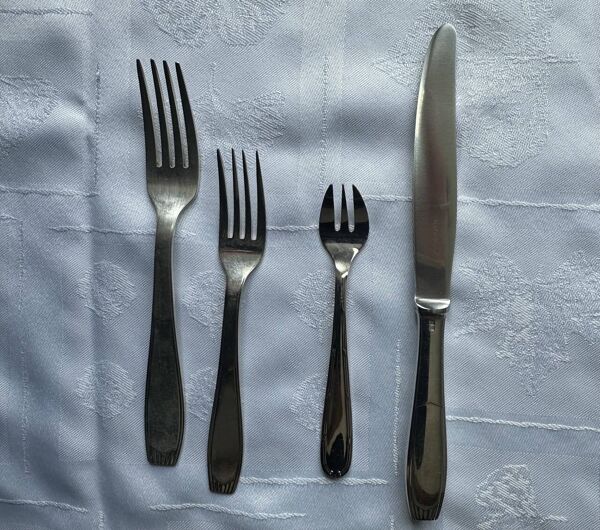 Service de table 16 pièces – 4 personnes – Christofle / Alfénide – années 1